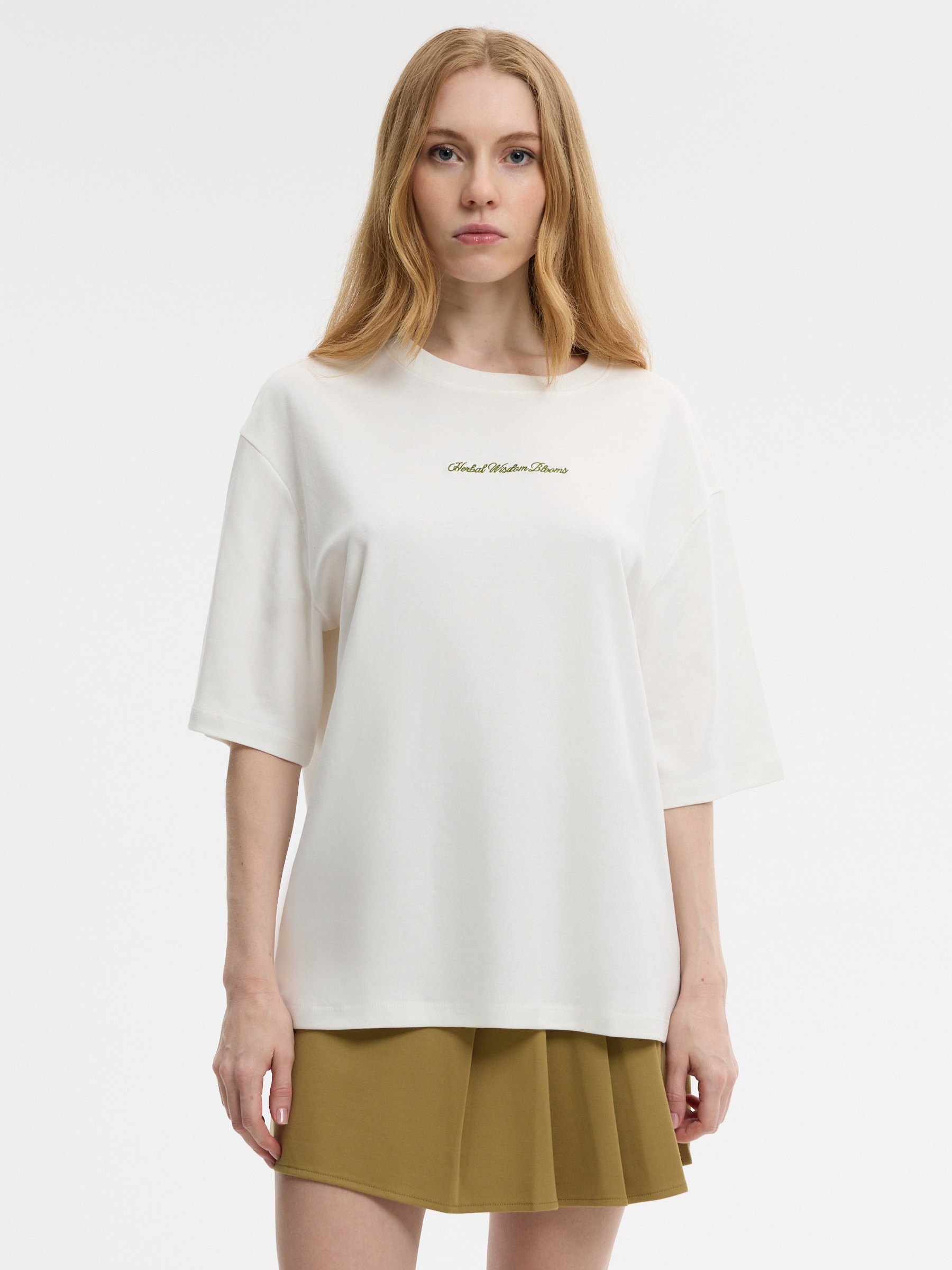 Camiseta oversize algodón texto blanco roto vista media frontal