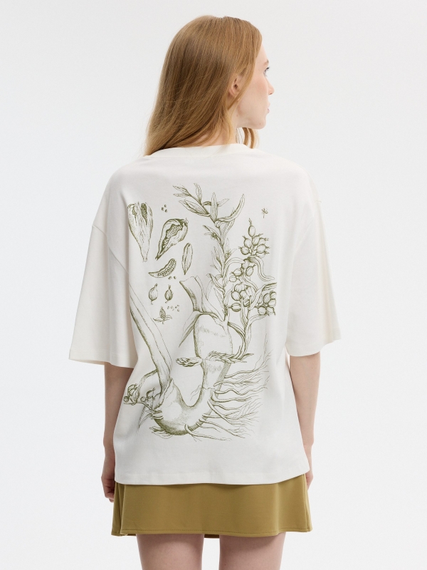 Camiseta oversize algodón texto blanco roto vista media trasera
