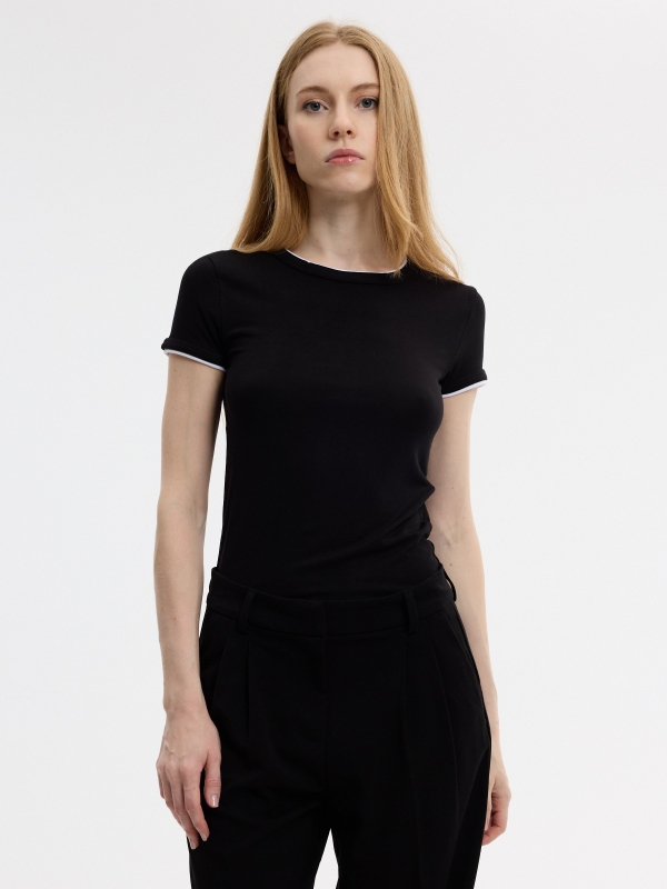 Camiseta doble manga slim viscosa negro vista media frontal