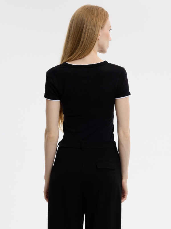 Camiseta doble manga slim viscosa negro vista media trasera