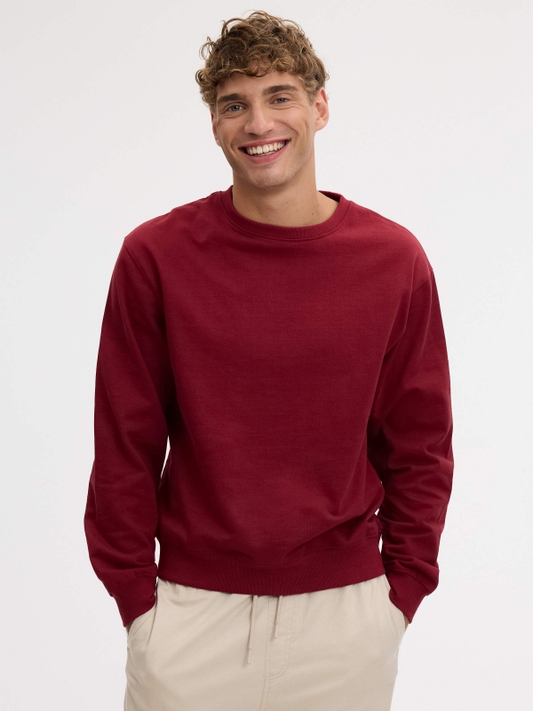 Sudadera básica oversize granate vista media frontal