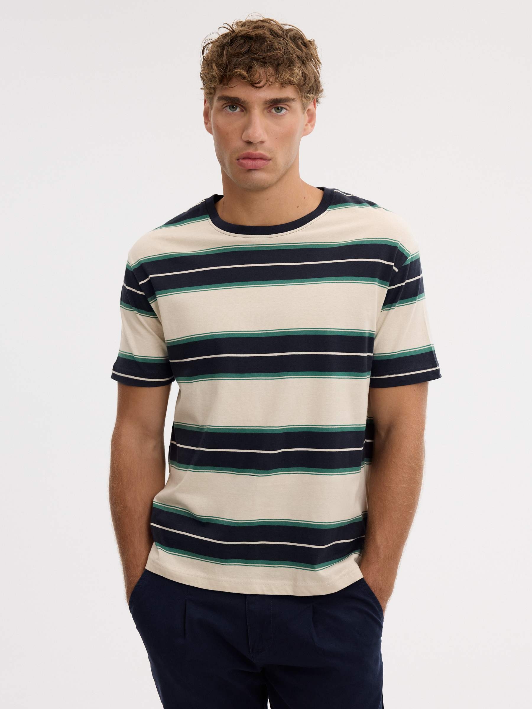 Striped T-shirt with crew neck navy middle front view