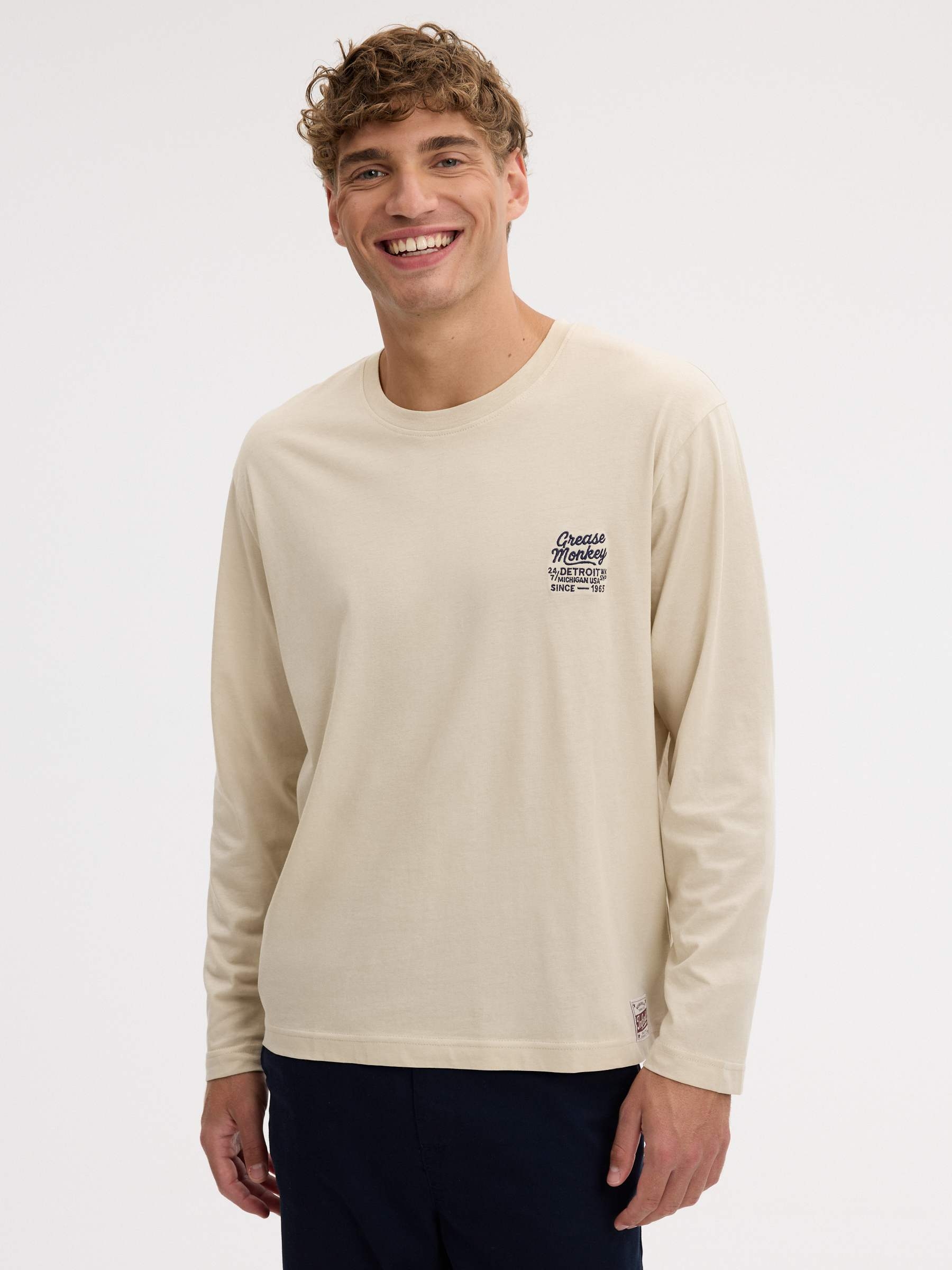 Camiseta motor manga larga crudo vista media frontal