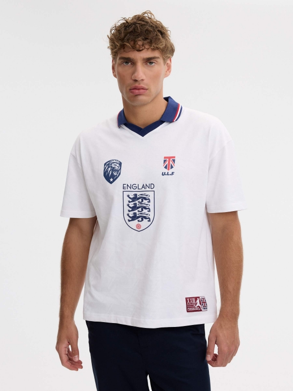 Polo fútbol estampado regular blanco vista media frontal