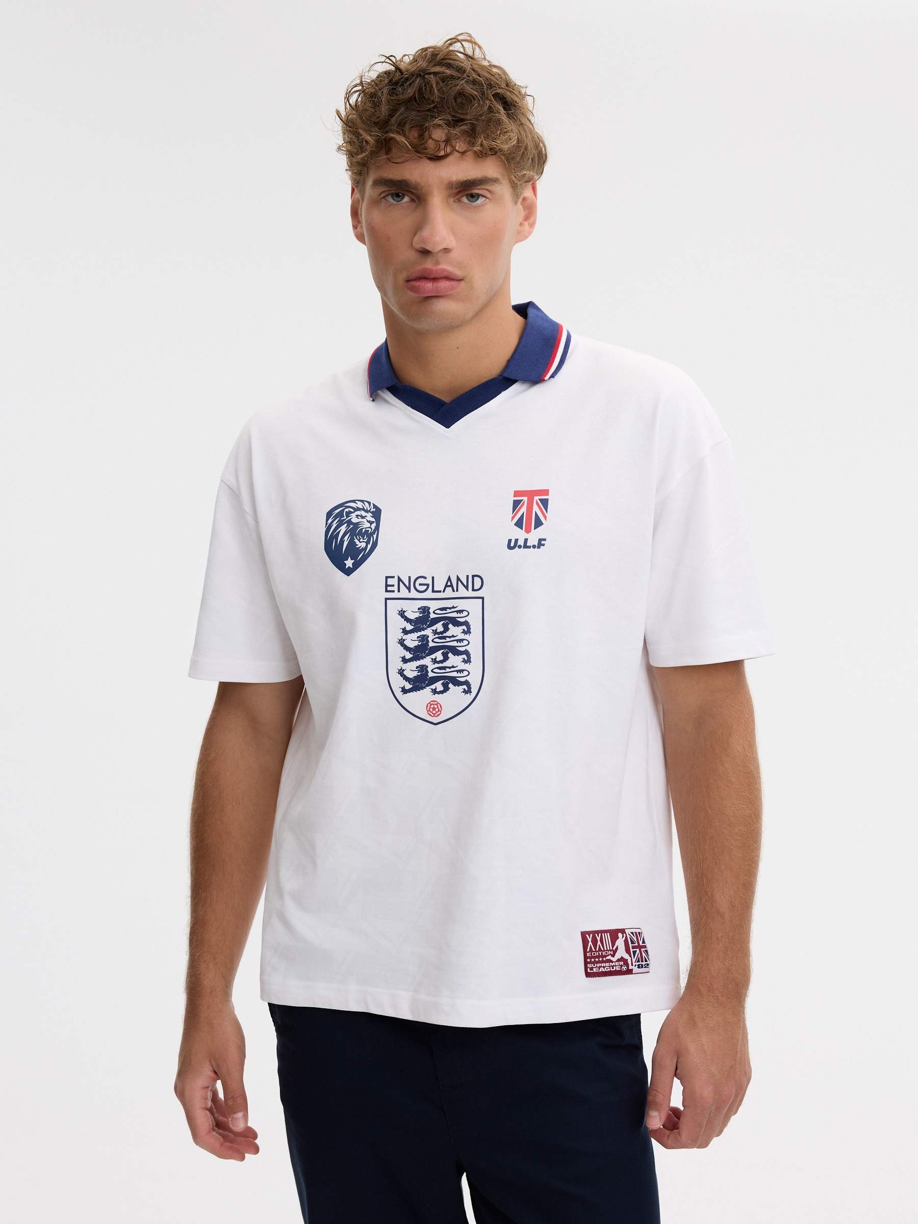Polo de futebol estampado regular branco vista meia frontal
