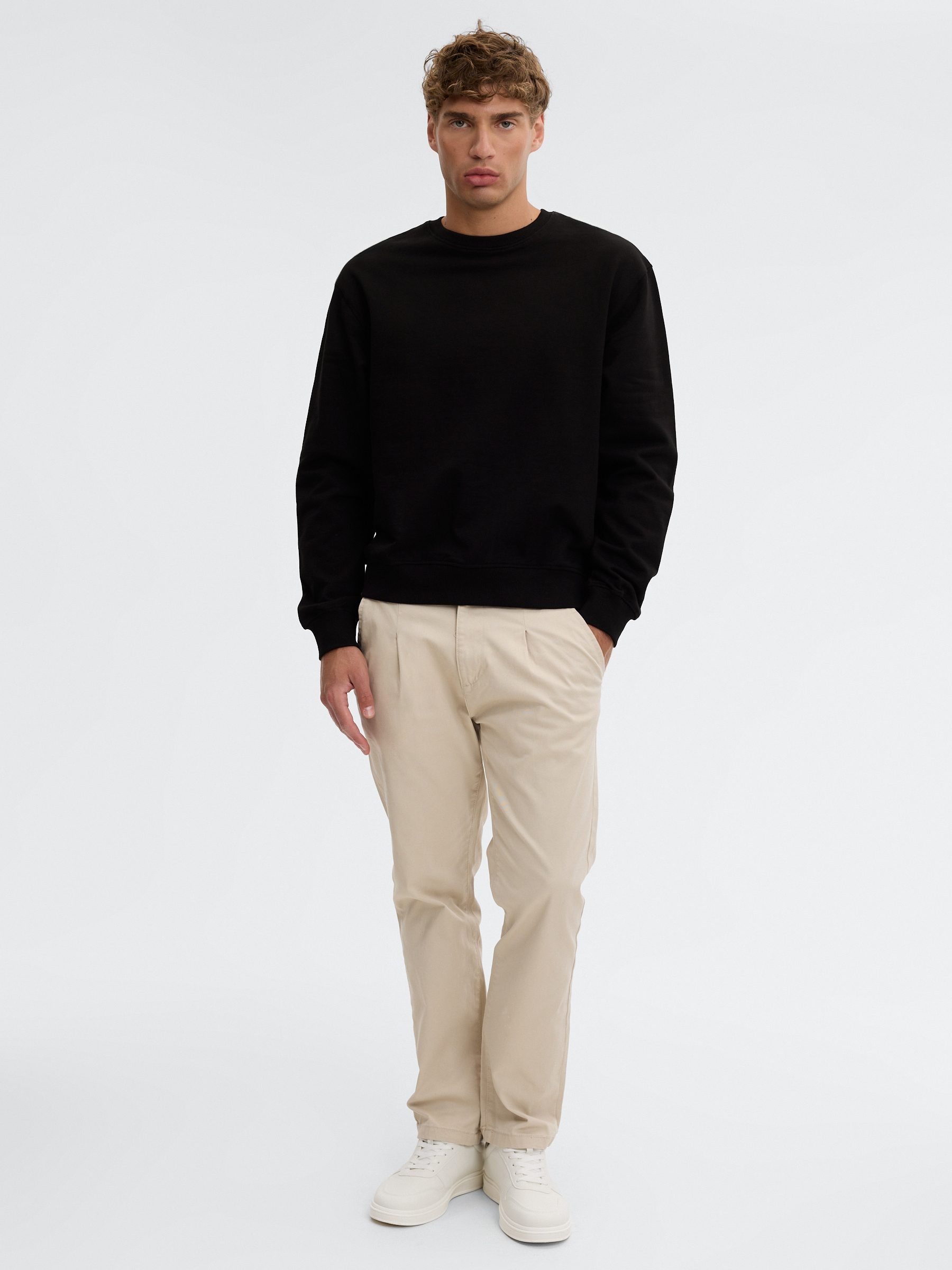 Moletom básico oversized preto vista meia frontal