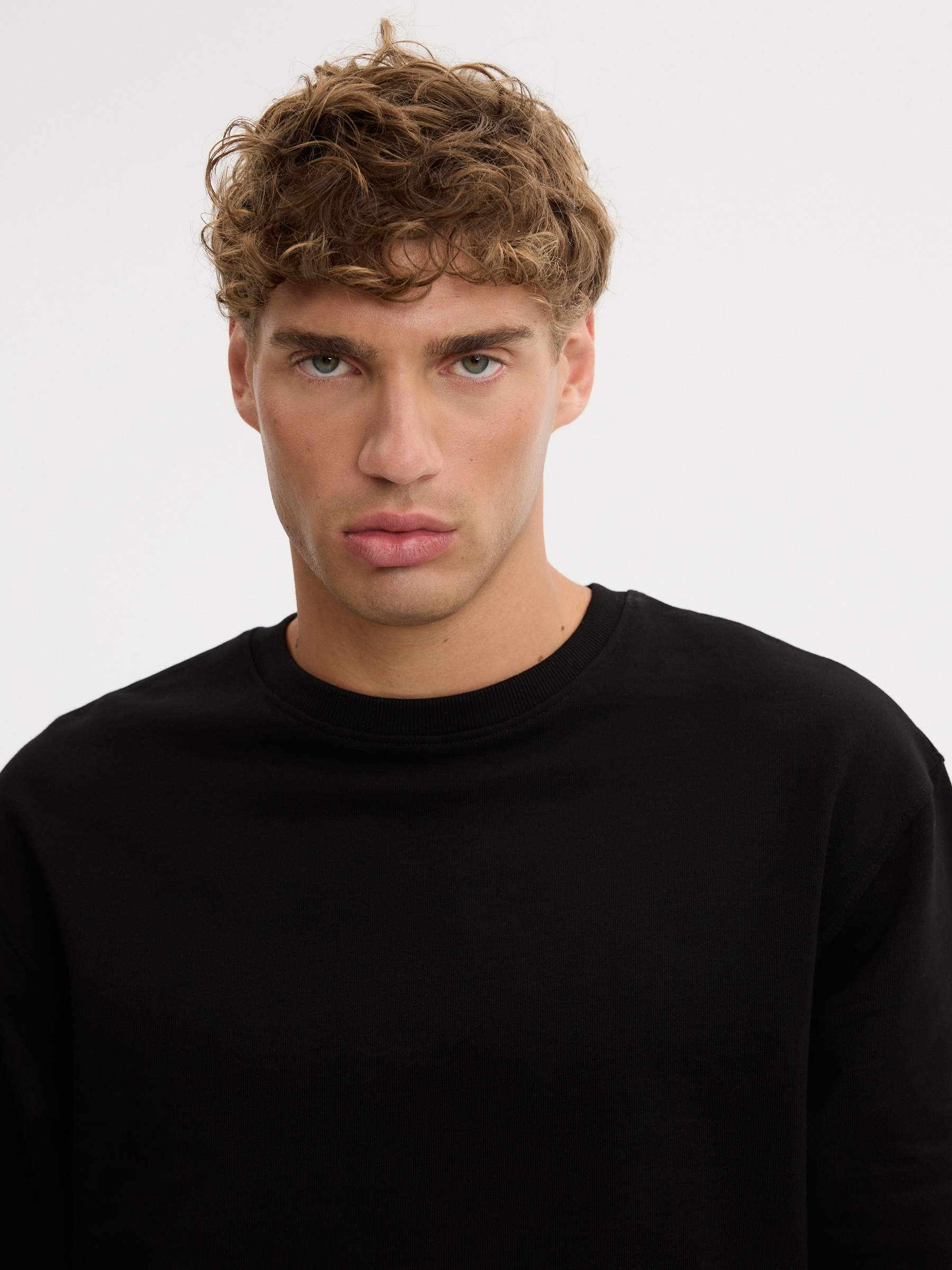 Basic oversized sweatshirt black middle front view