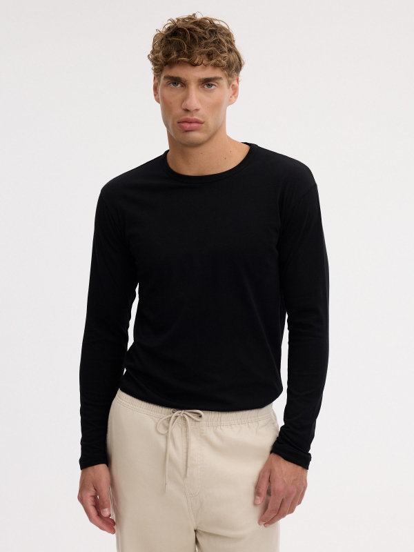 Basic long sleeve t-shirt black middle front view