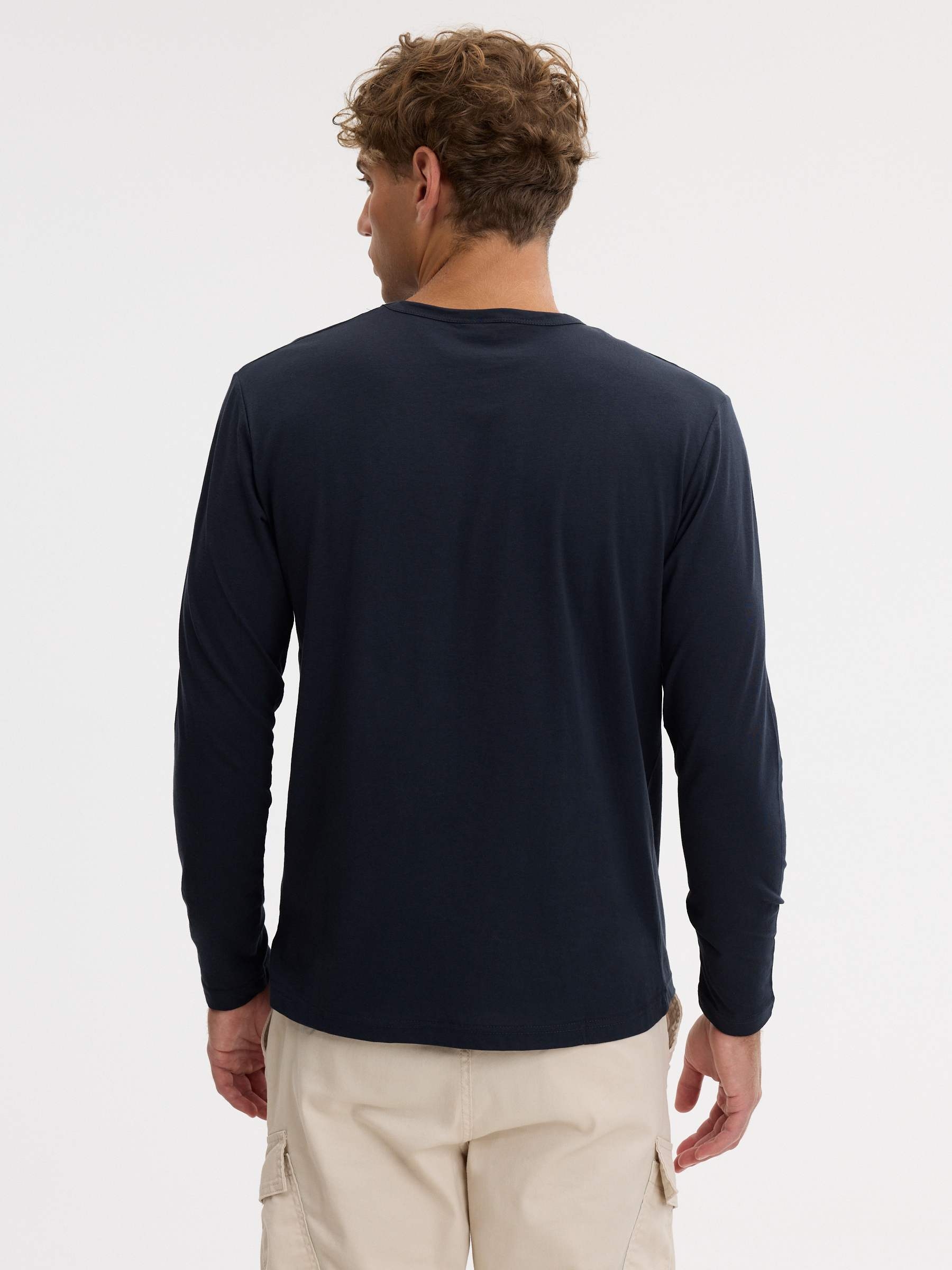 Basic long sleeve t-shirt blue middle front view