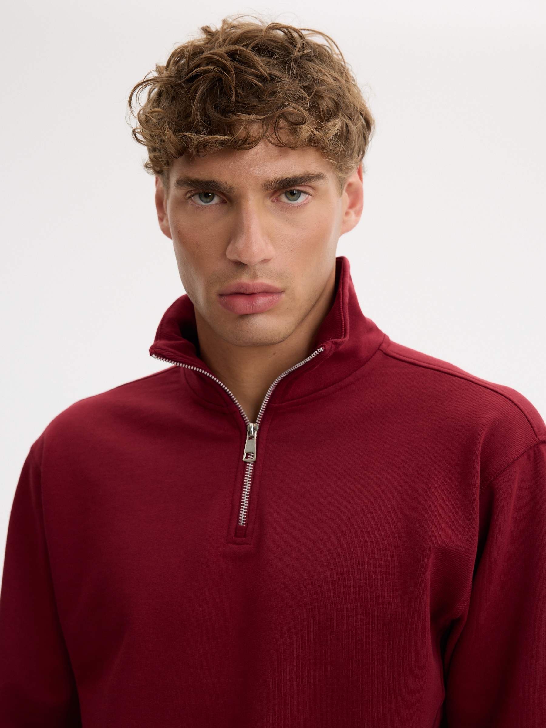 Sudadera cremallera semicisne lisa granate vista media frontal