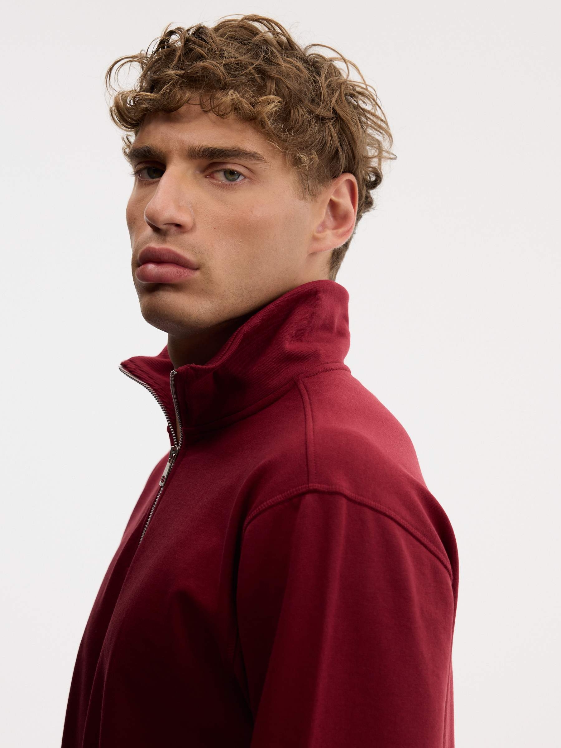 Sudadera cremallera semicisne lisa granate vista media frontal
