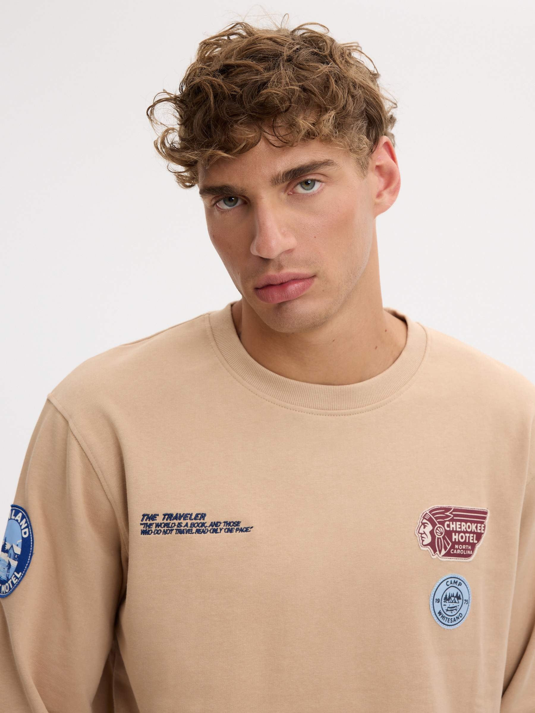 Travel print sweatshirt beige middle front view