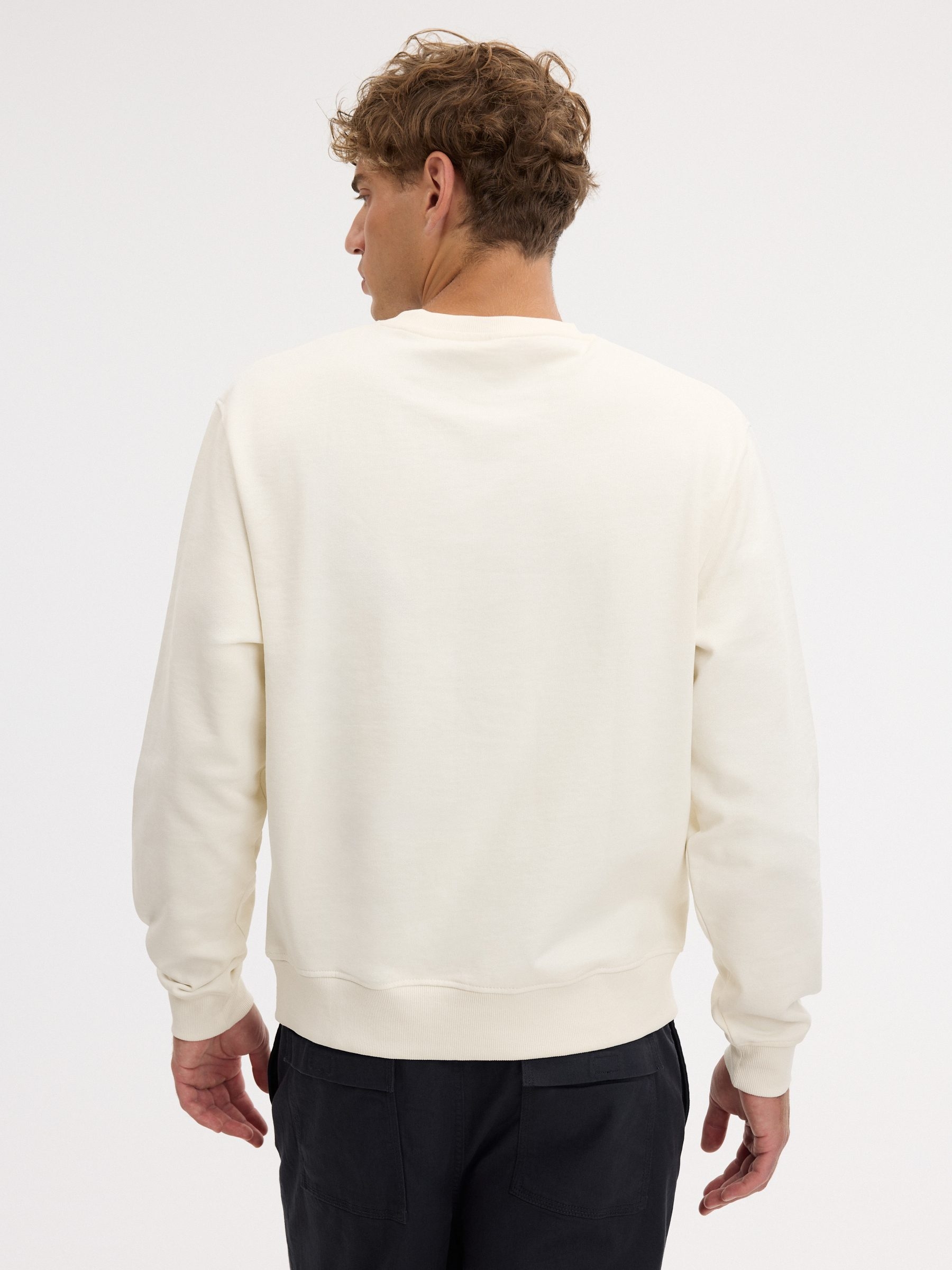 Moletom básico oversized crua vista meia frontal