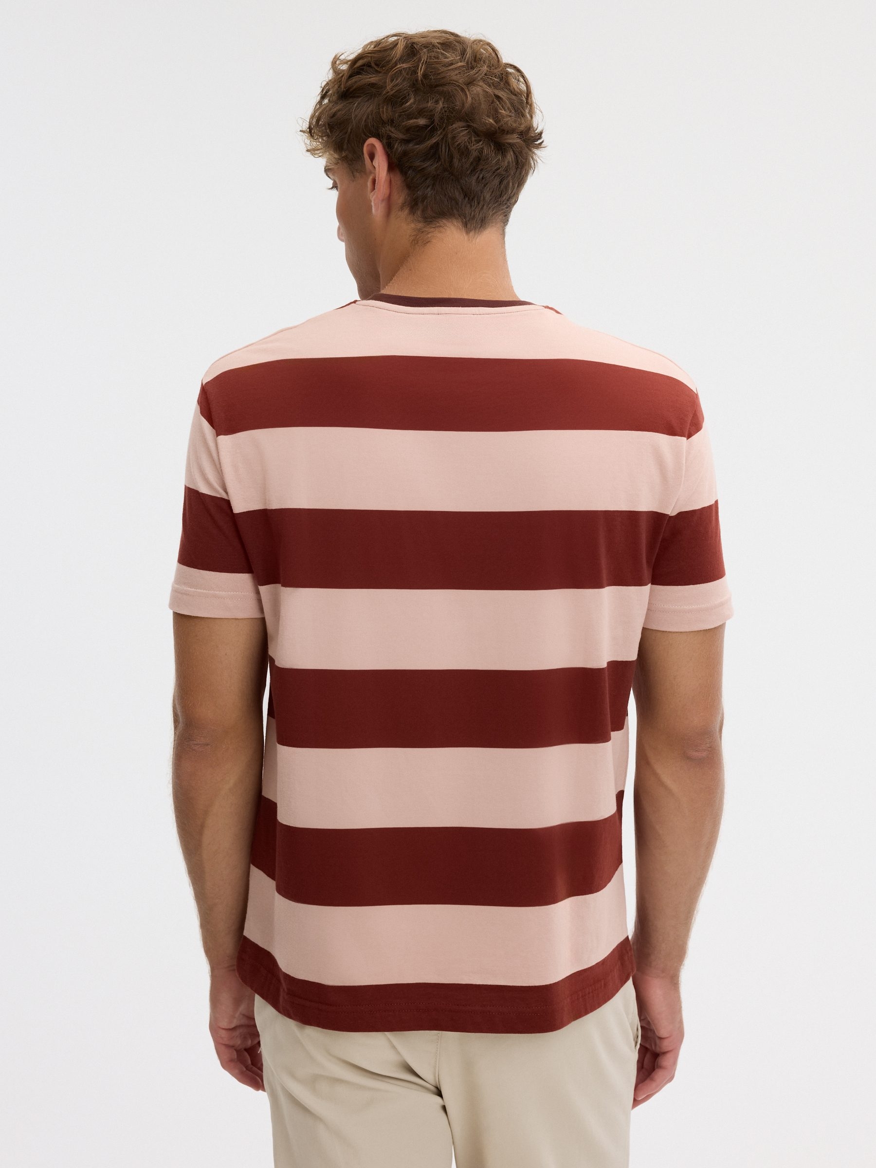 Two-tone striped contrast T-shirt garnet middle front view