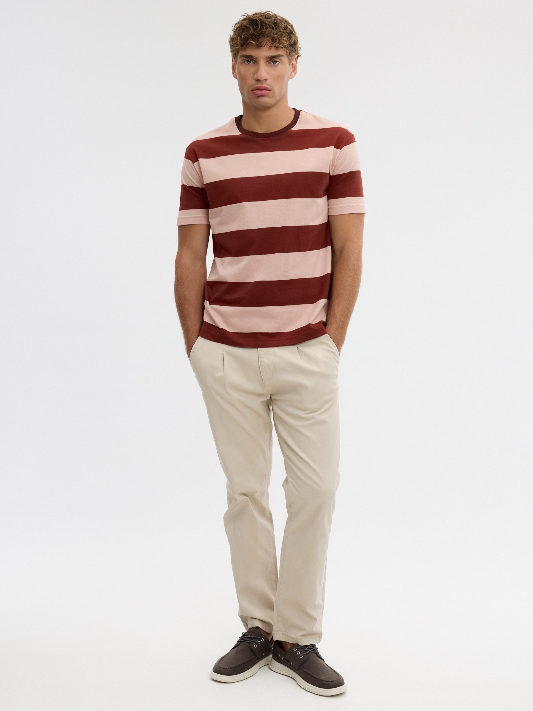 Two-tone striped contrast T-shirt garnet middle front view