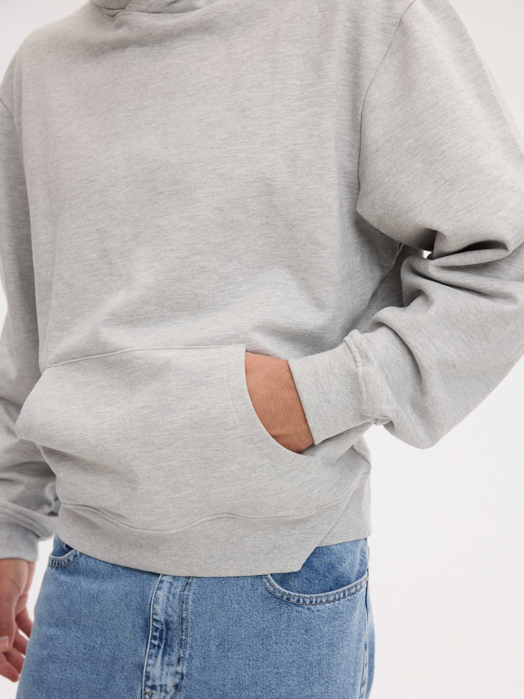 Sudadera capucha básica regular gris claro vista media frontal
