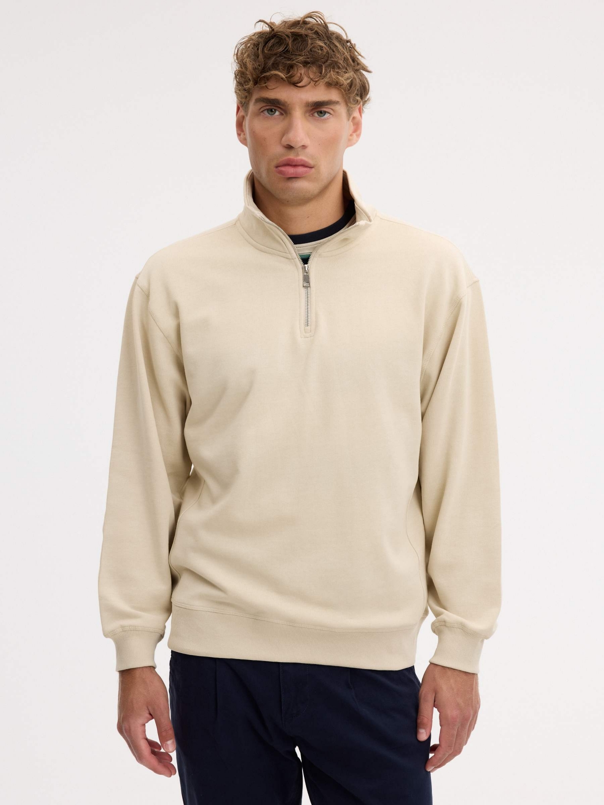 Sudadera cremallera semicisne lisa crudo vista media frontal