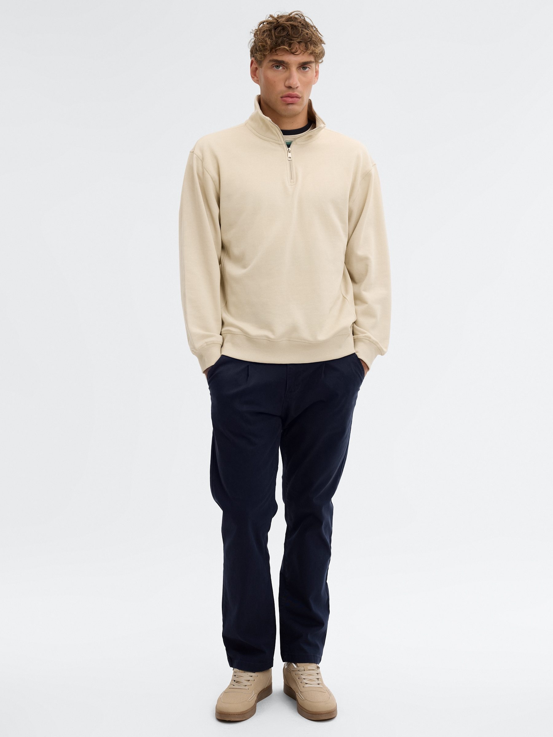 Sweatshirt com fecho semicisne lisa crua vista meia frontal