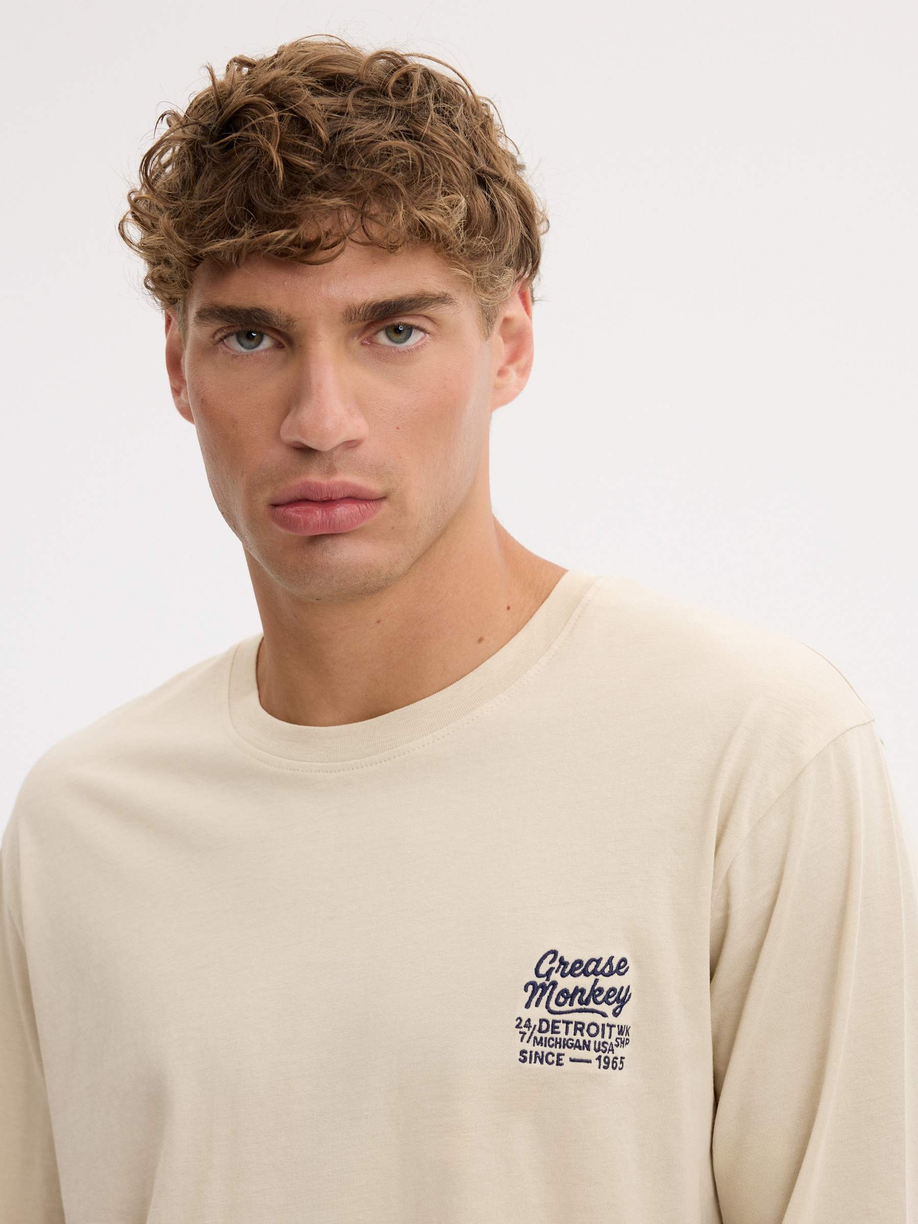 Long-sleeve motor T-shirt raw middle front view
