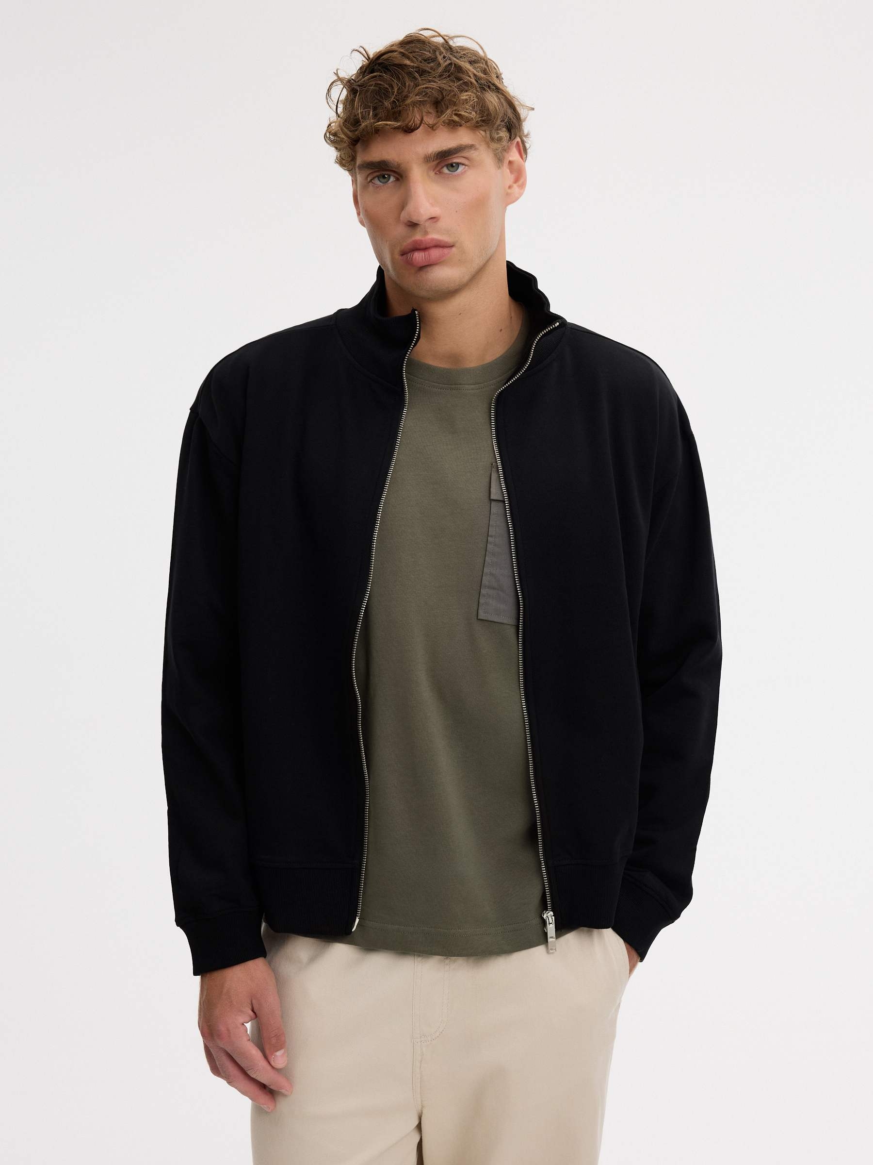 Chaqueta canalé cremallera cuello alto negro vista media frontal