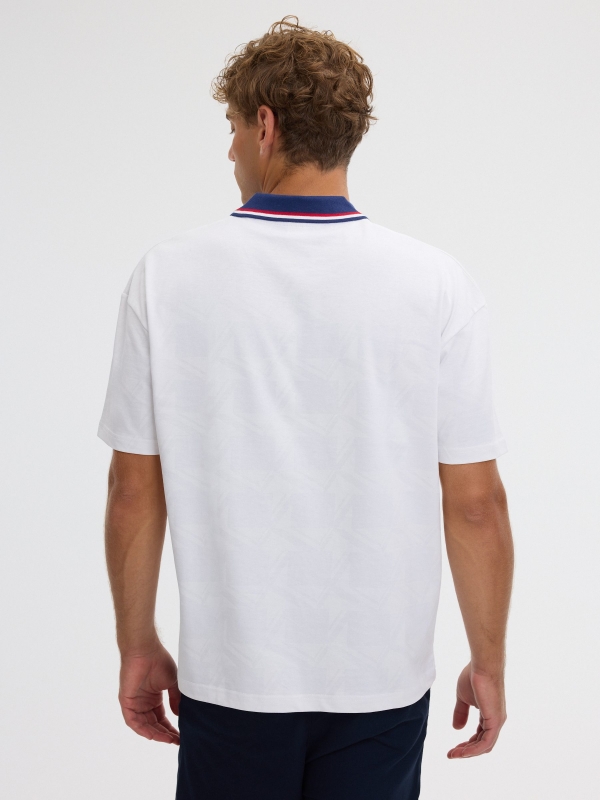 Polo fútbol estampado regular blanco vista media trasera