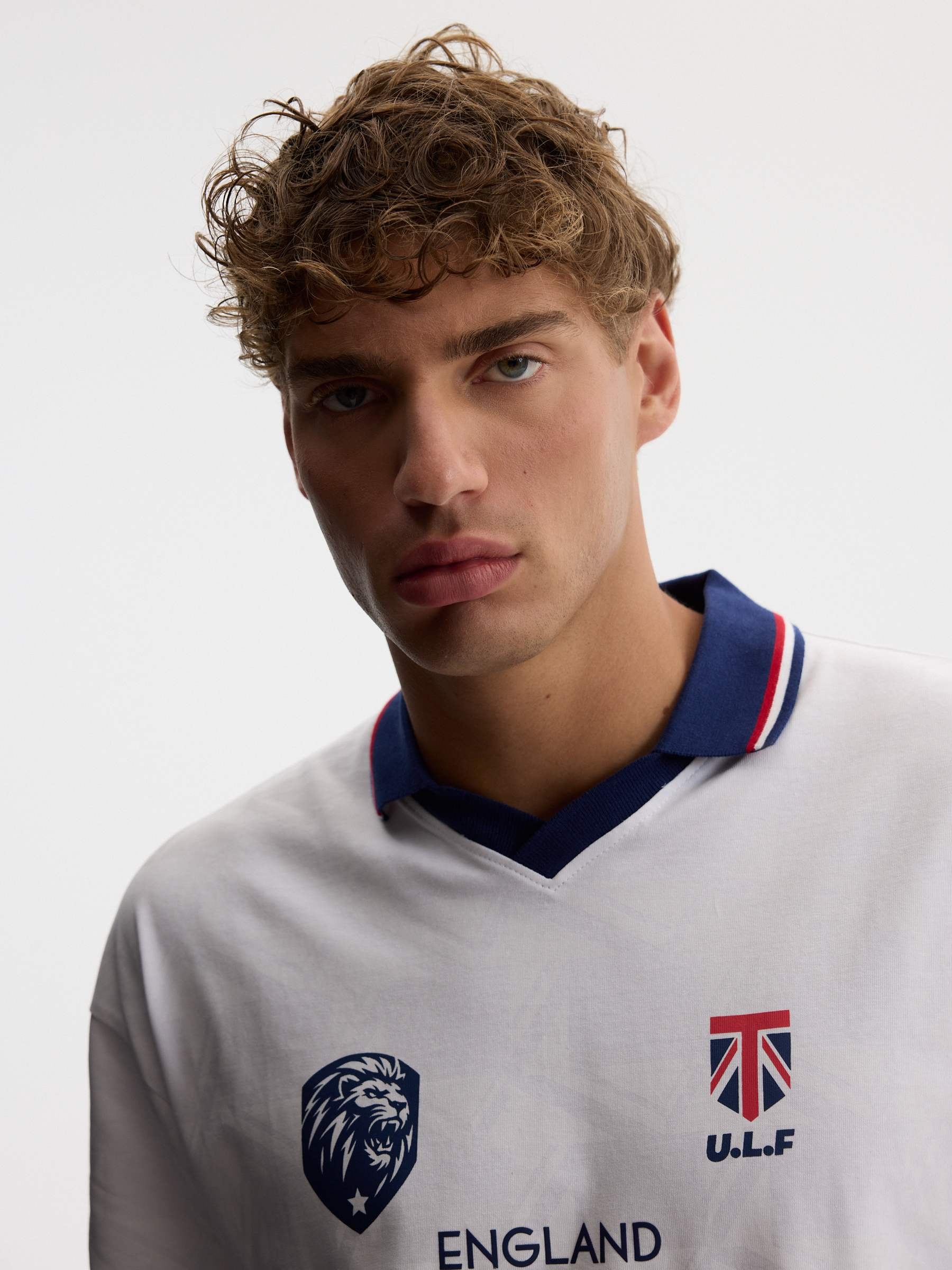 Polo de futebol estampado regular branco vista meia frontal