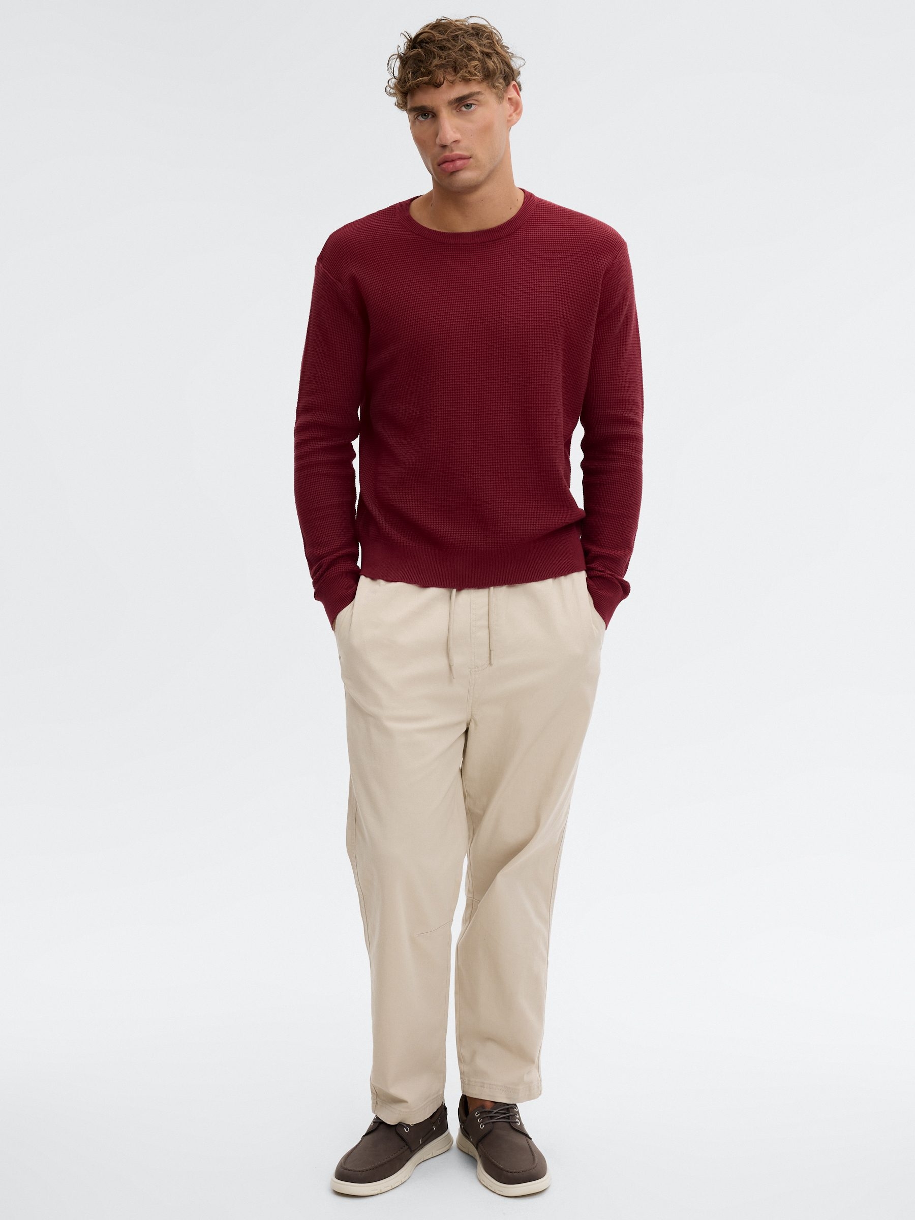 Regular plain-knit crew-neck sweater garnet middle front view