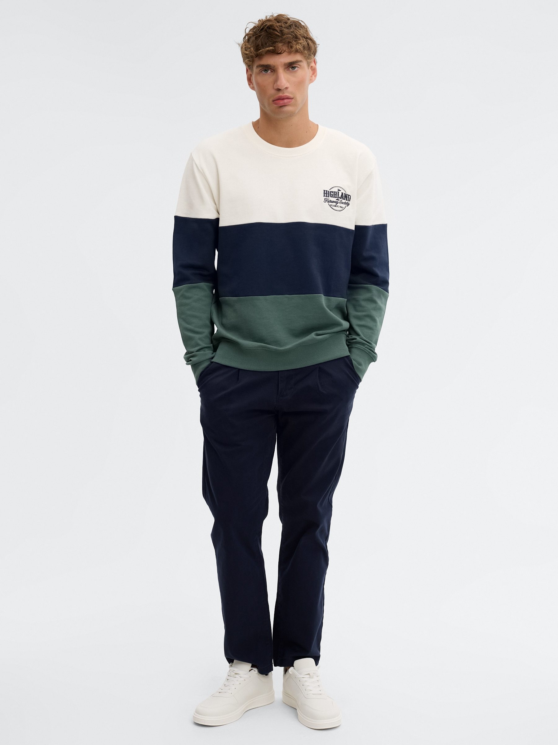 Sweatshirt color block oversized verde vista meia frontal