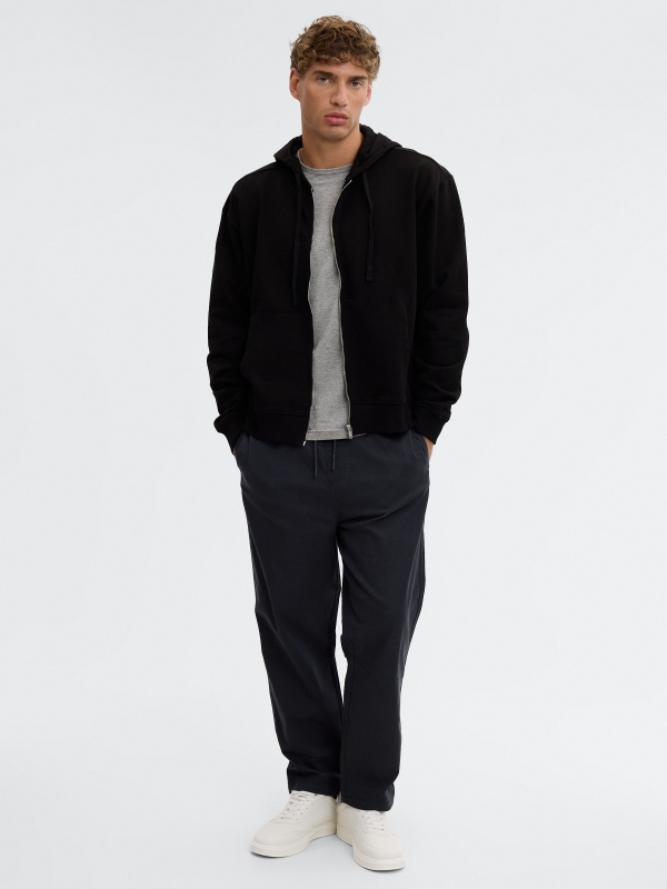 Sudadera oversize con cremallera y capucha negro vista general frontal