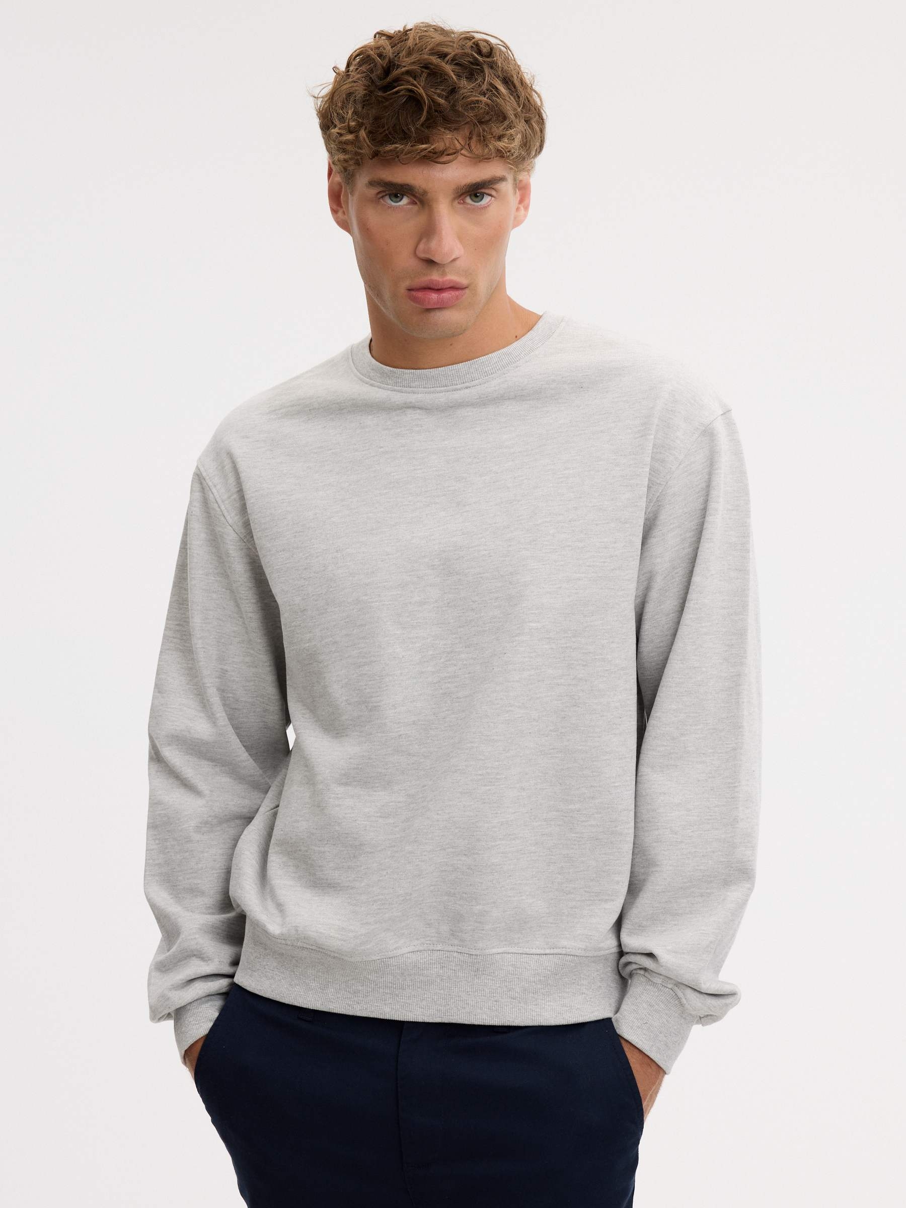 Moletom básico oversized cinza melange vista meia frontal