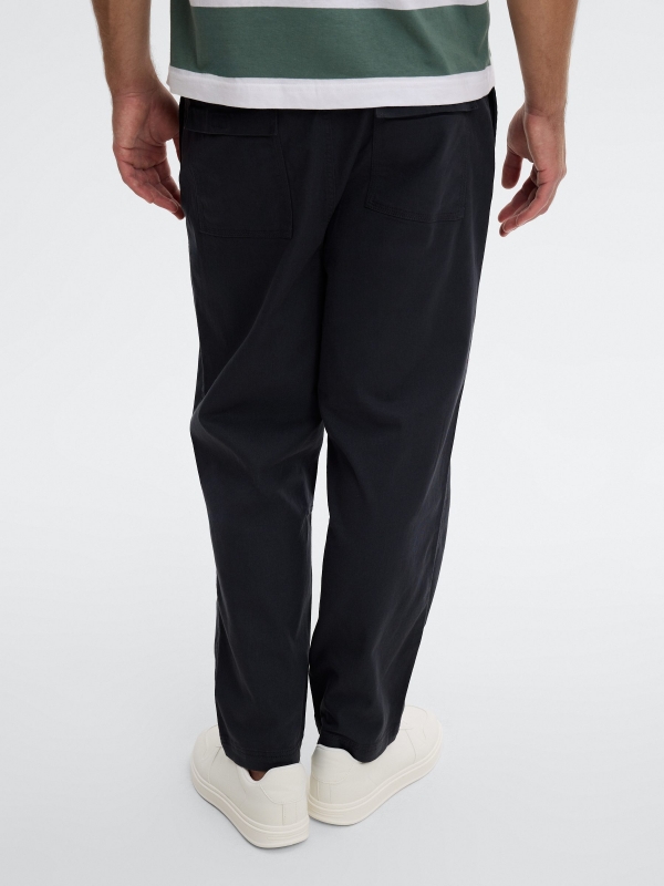 Jogger algodón tiro alto azul marino vista media trasera