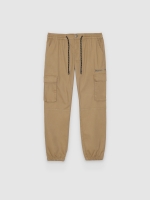 %Pto% Pantalón jogger multibolsillos beige vista frontal