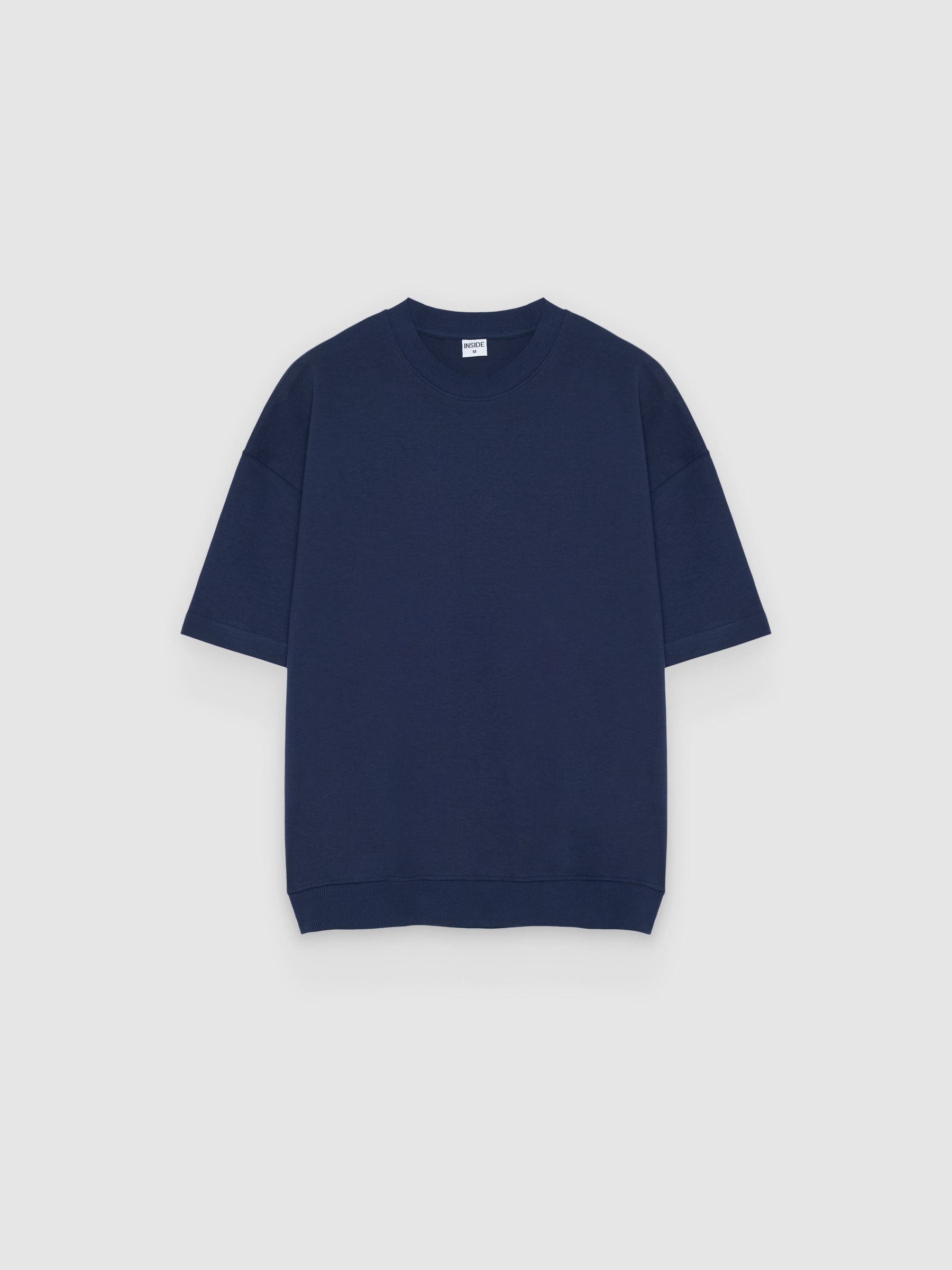 Camiseta lisa de manga curta azul marinho vista meia frontal