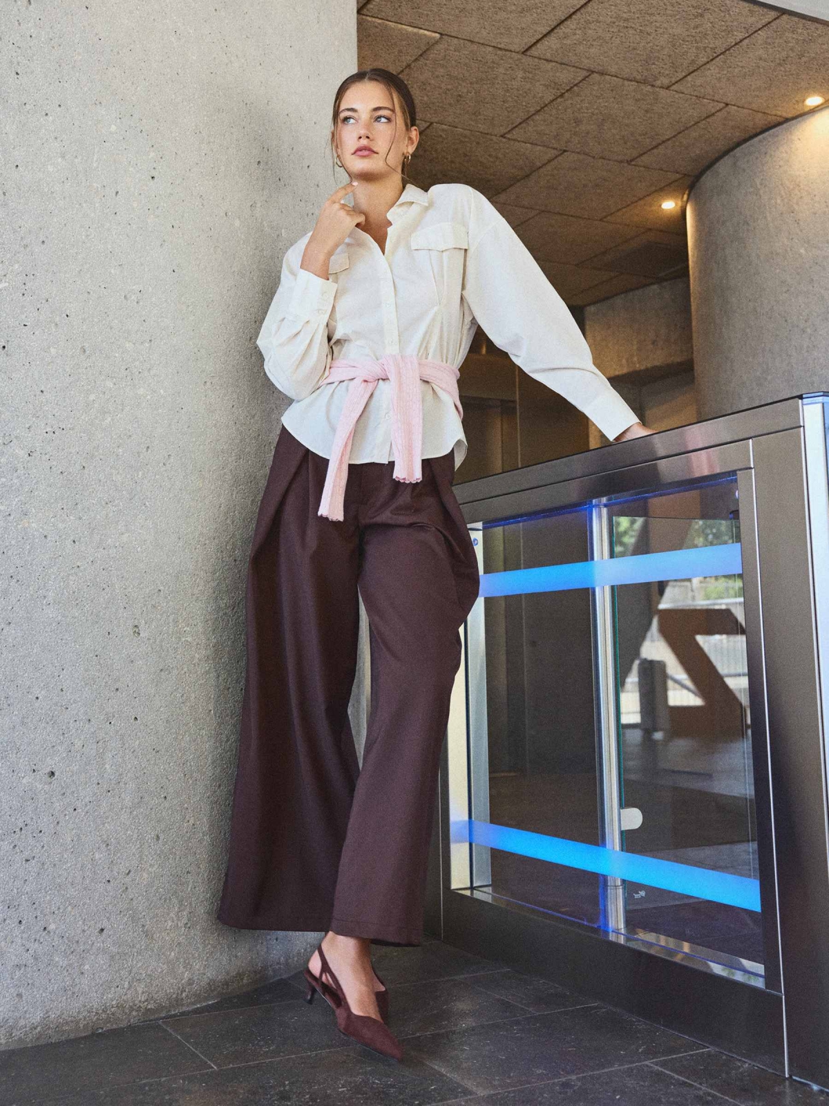 %New% Pantalón maxi pinzas cinturón chocolate
