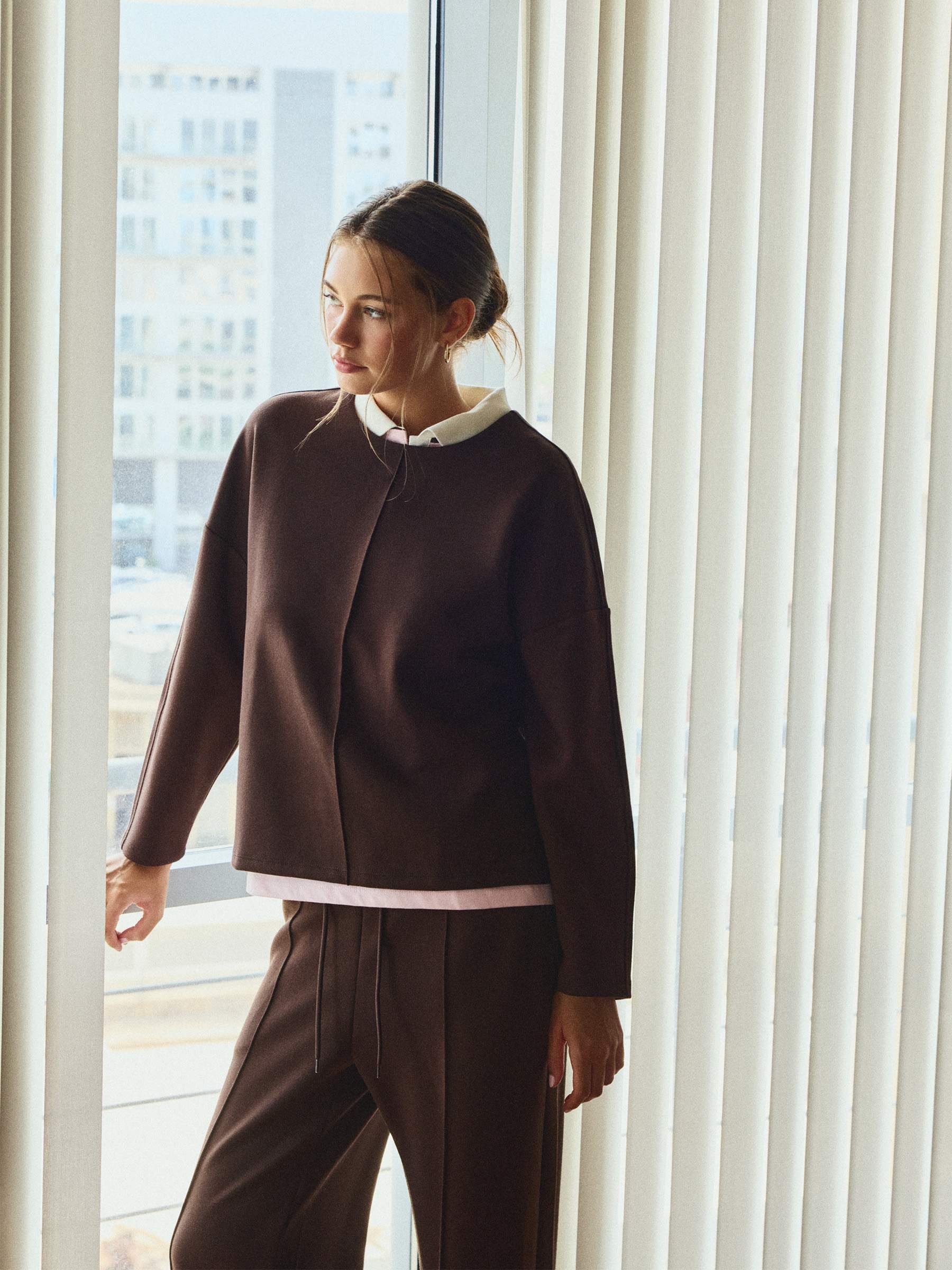 Plain square fleece sweatshirt chocolate middle front view