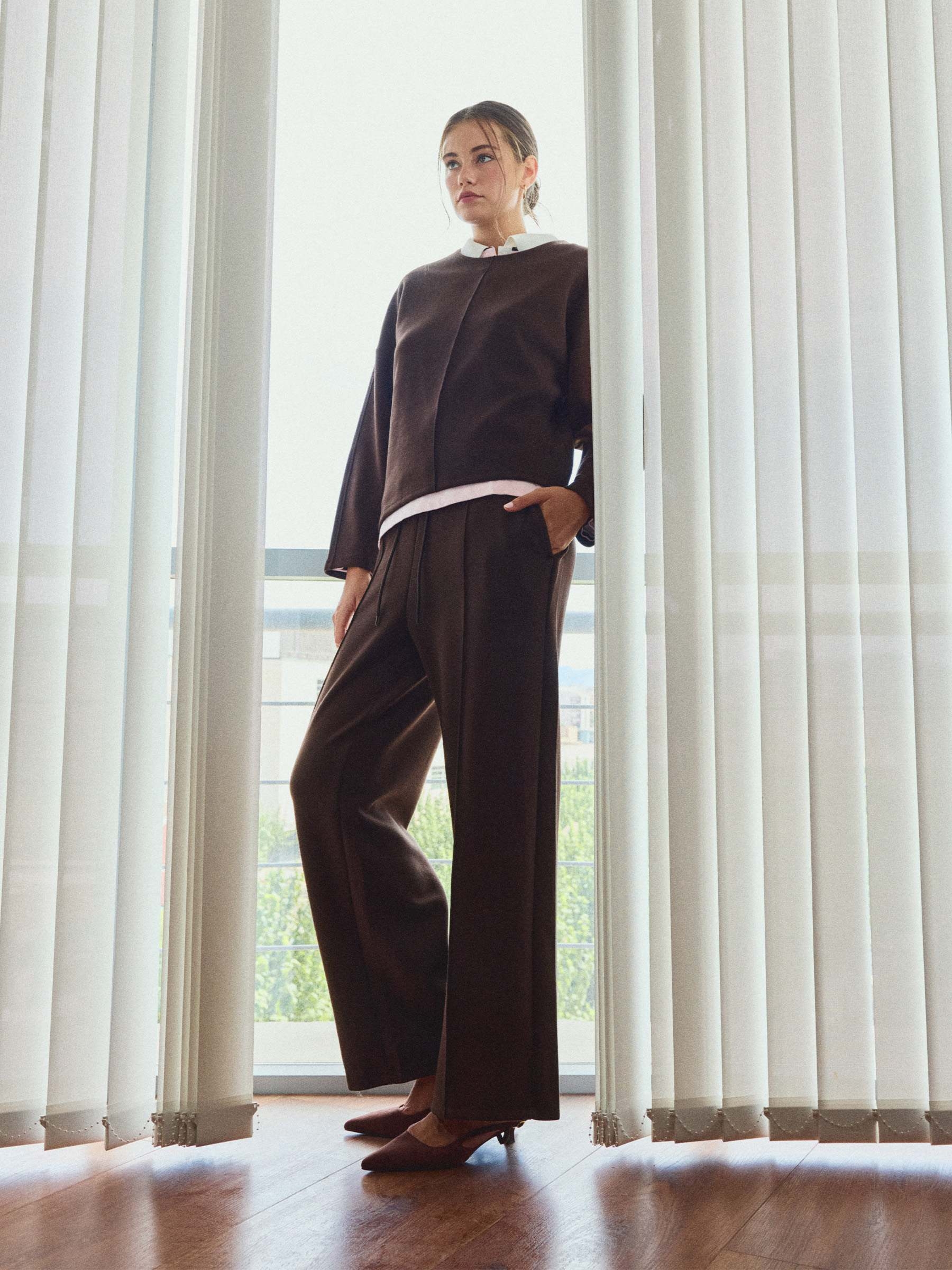 Wide-leg fleece pants chocolate front view