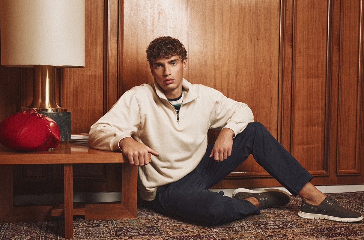 Plain zip-up mock-neck sweatshirt raw middle front view