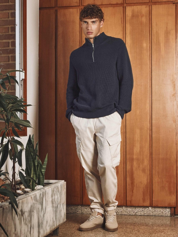  Pantalón cargo jogger tiro alto crudo