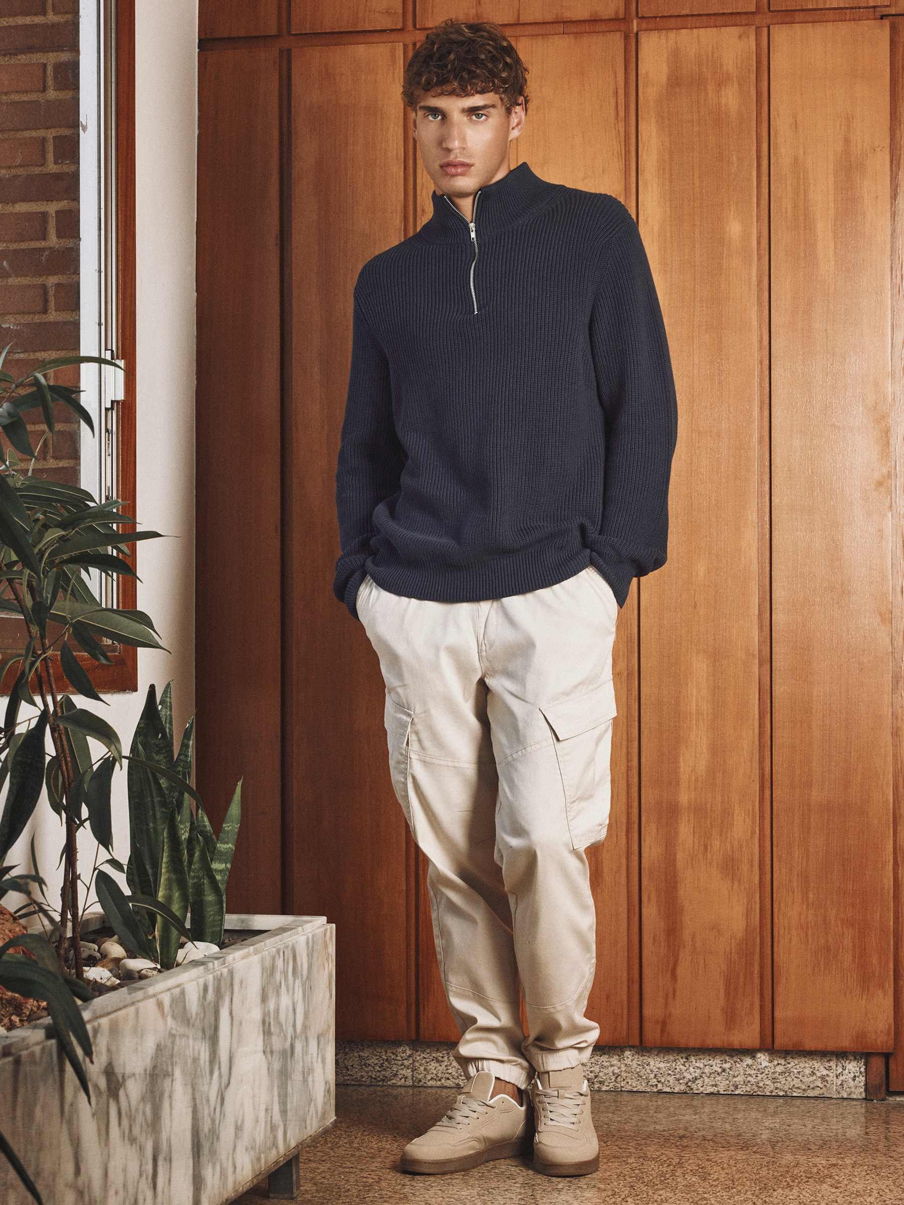 Pantalón cargo jogger tiro alto crudo vista general frontal