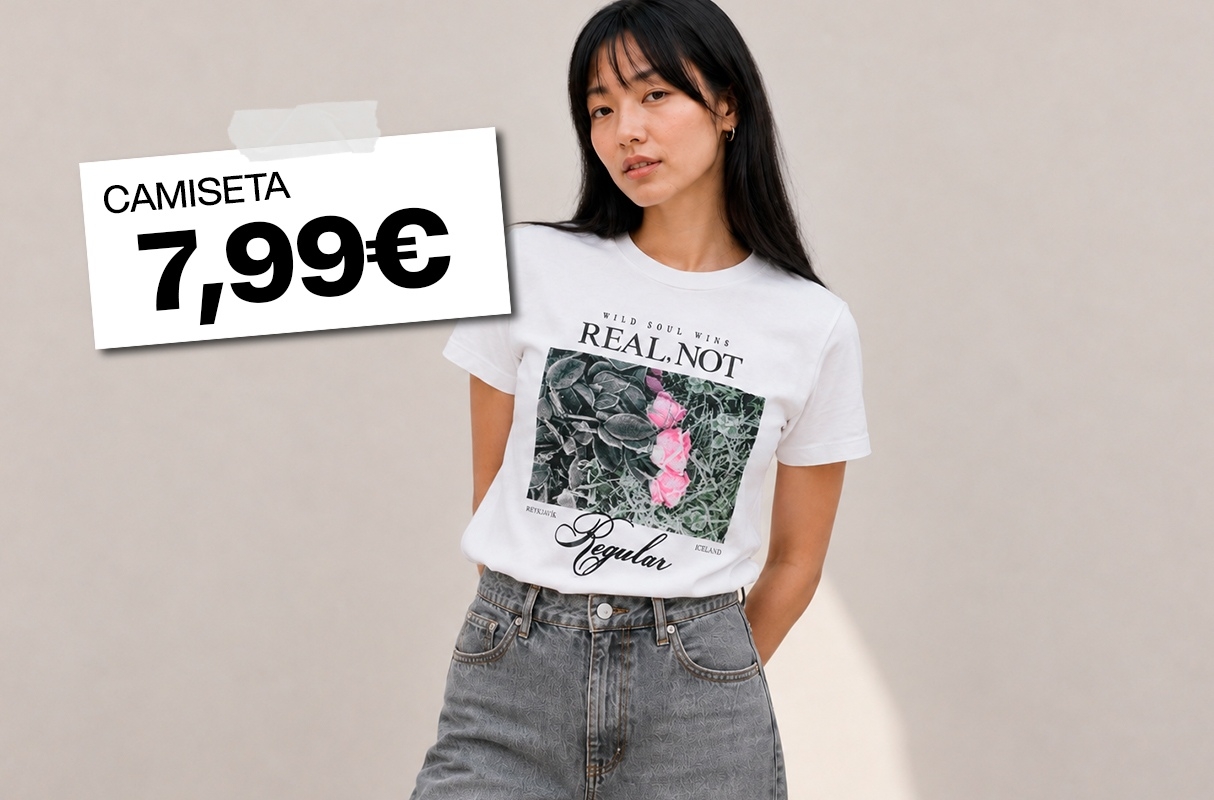 Camiseta crop flores algodón blanco vista media frontal