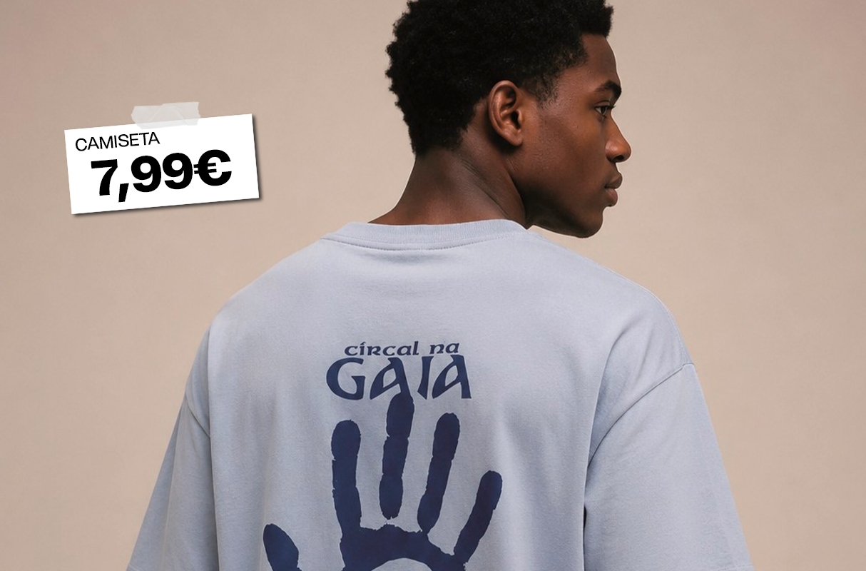 Hand print t-shirt sky blue middle front view