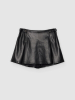 %Pto% Falda pantalón plisada efecto piel negro vista frontal
