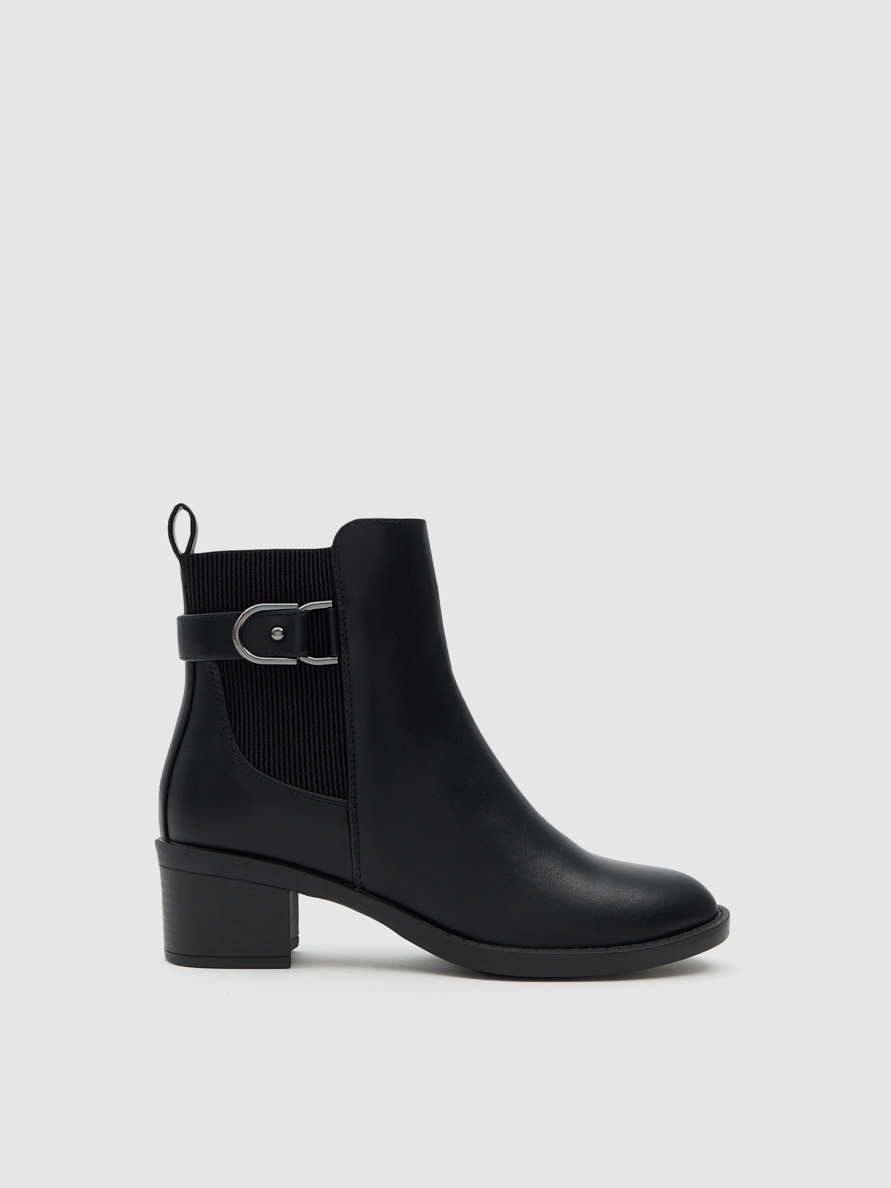Chelsea ankle boot medium heel buckle black