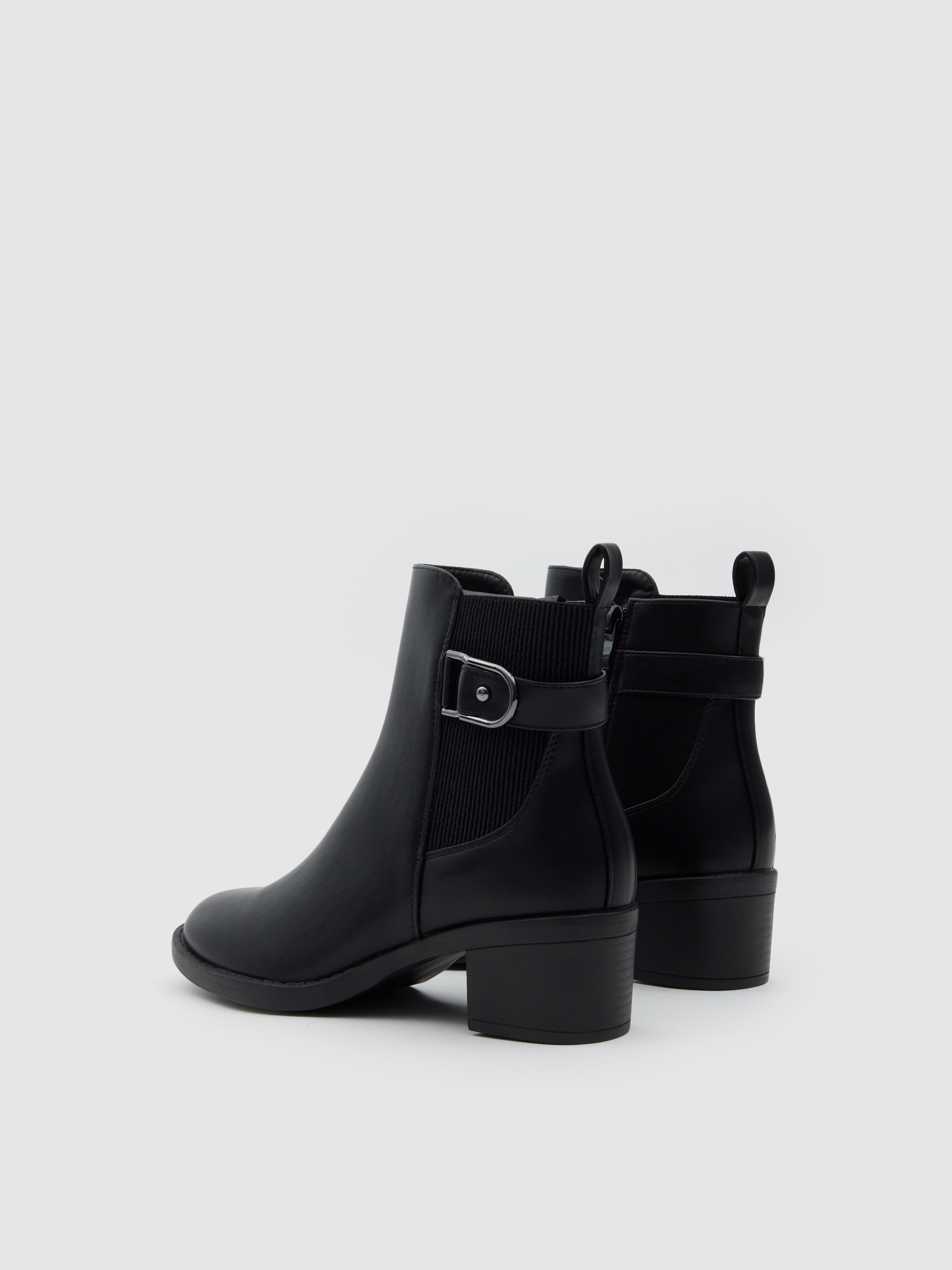 Chelsea ankle boot medium heel buckle black
