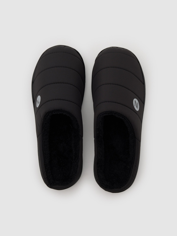 Pantufa destalonada forro de pelo preto vista detalhe