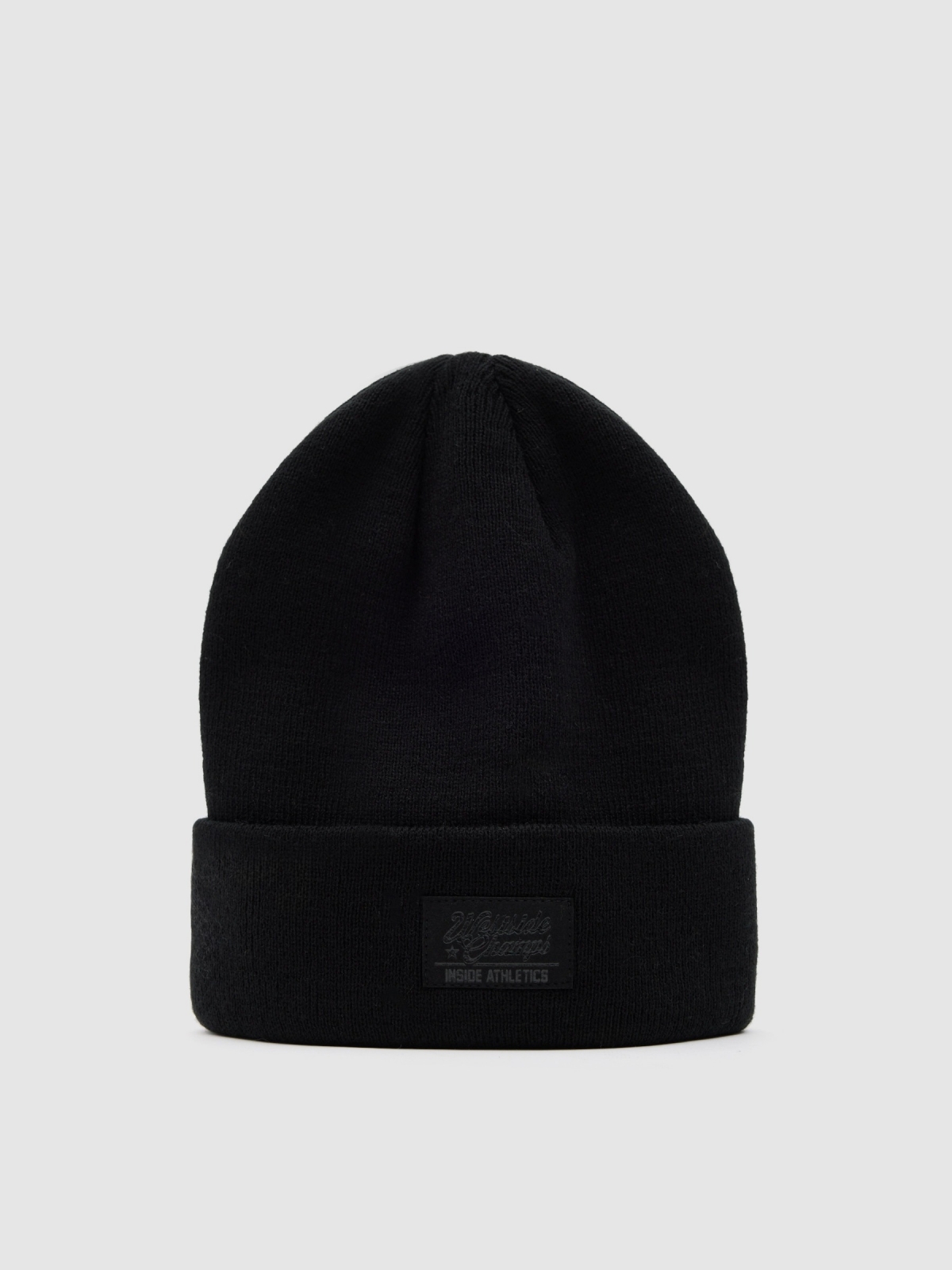 Gorro com dobra canelada preto vista lateral frontal 45º