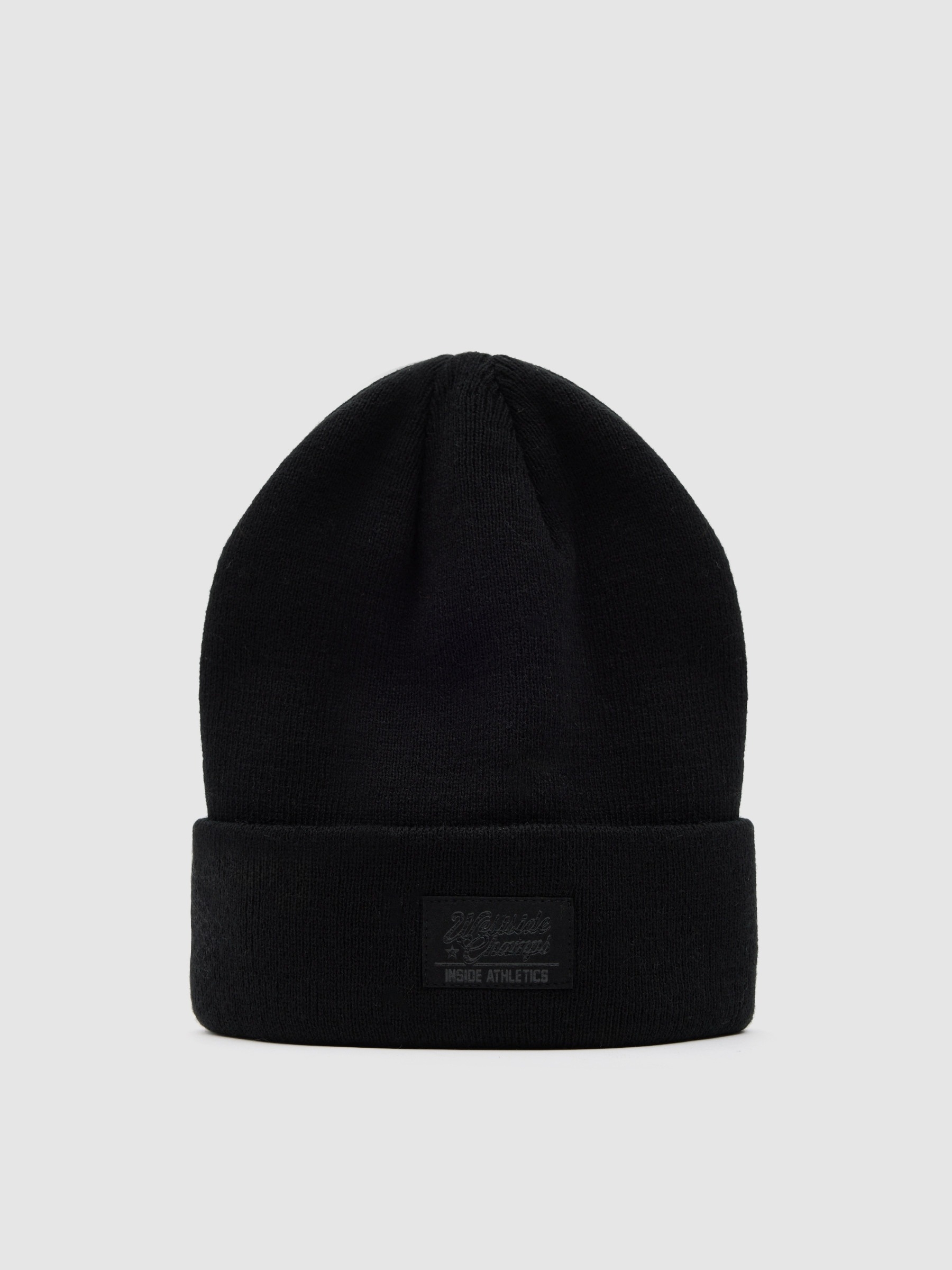 Gorro com dobra canelada preto vista lateral frontal 45º