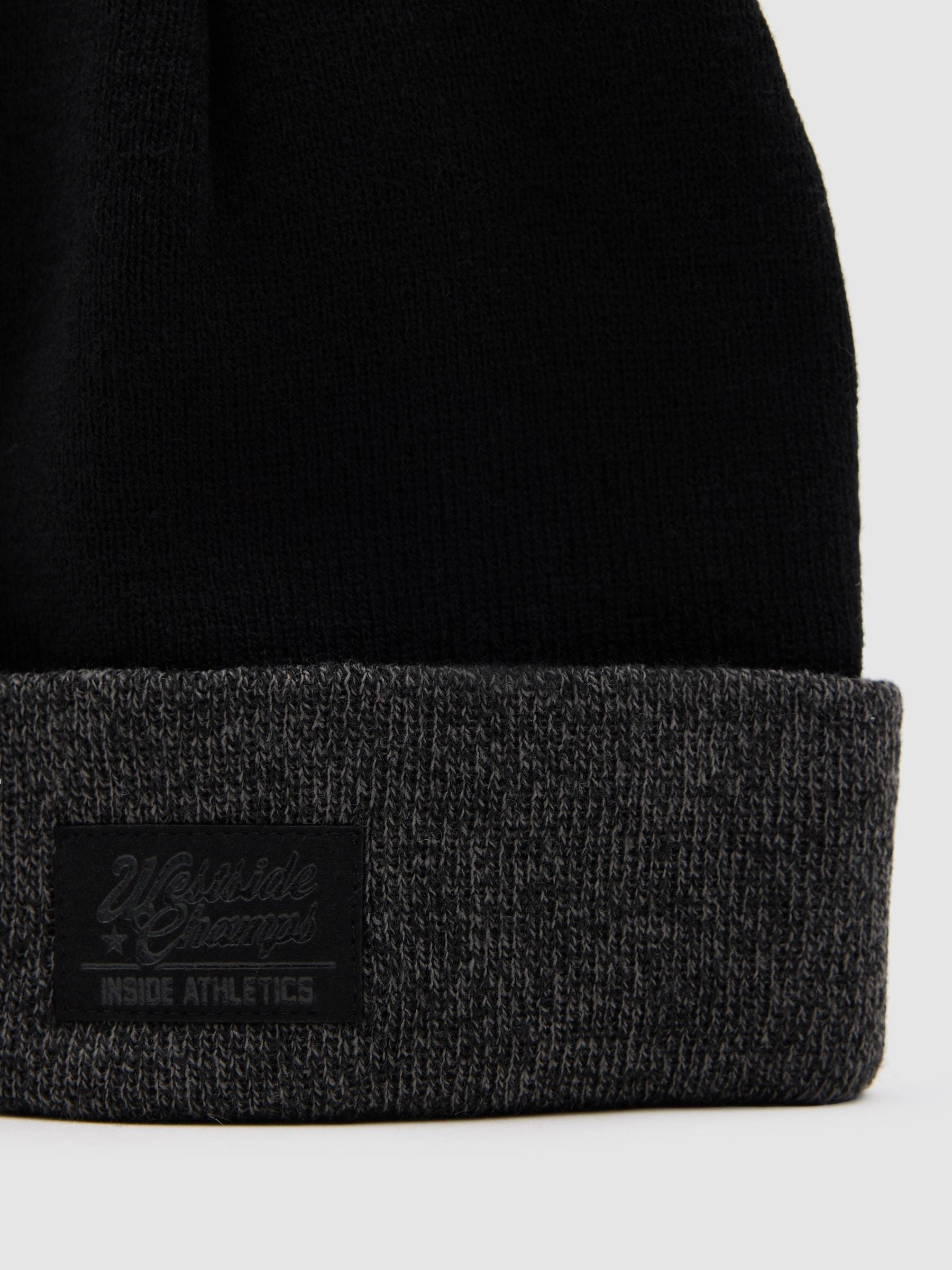 Gorro dobrado cinza escuro vista lateral frontal 45º