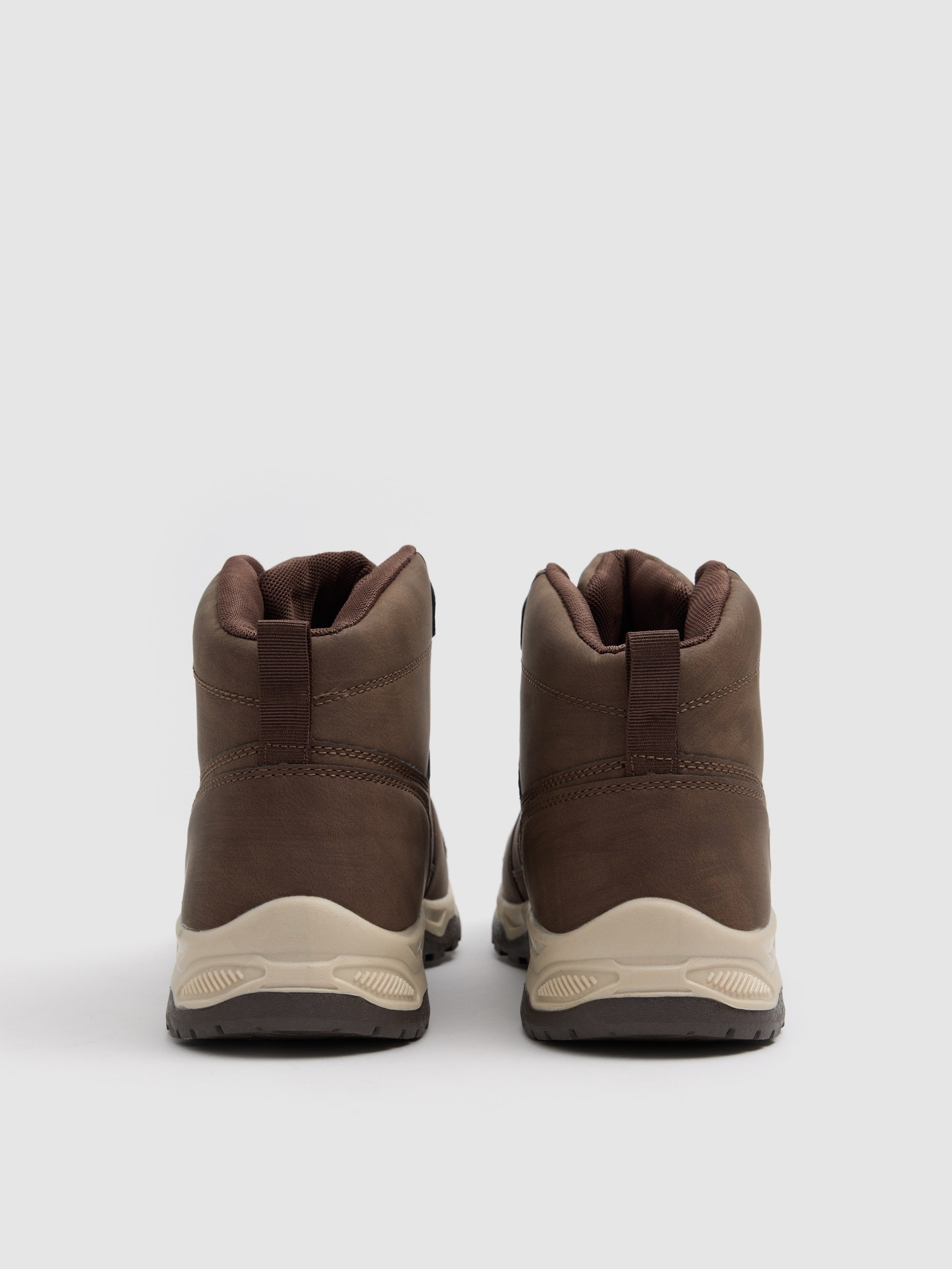 Bota de montanha em couro sintético com fecho de correr marrom