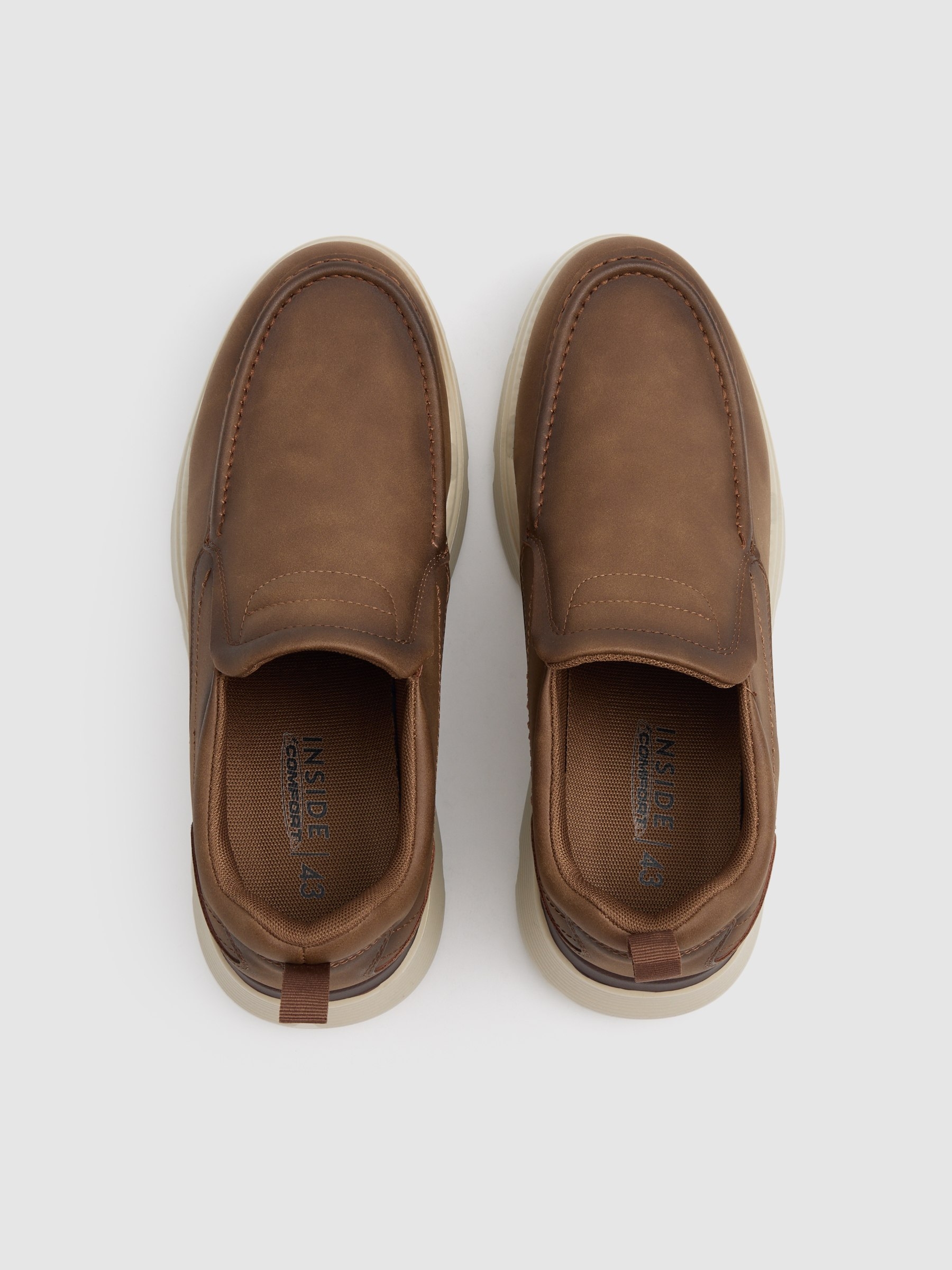 Mocassim casual de couro sintético camel